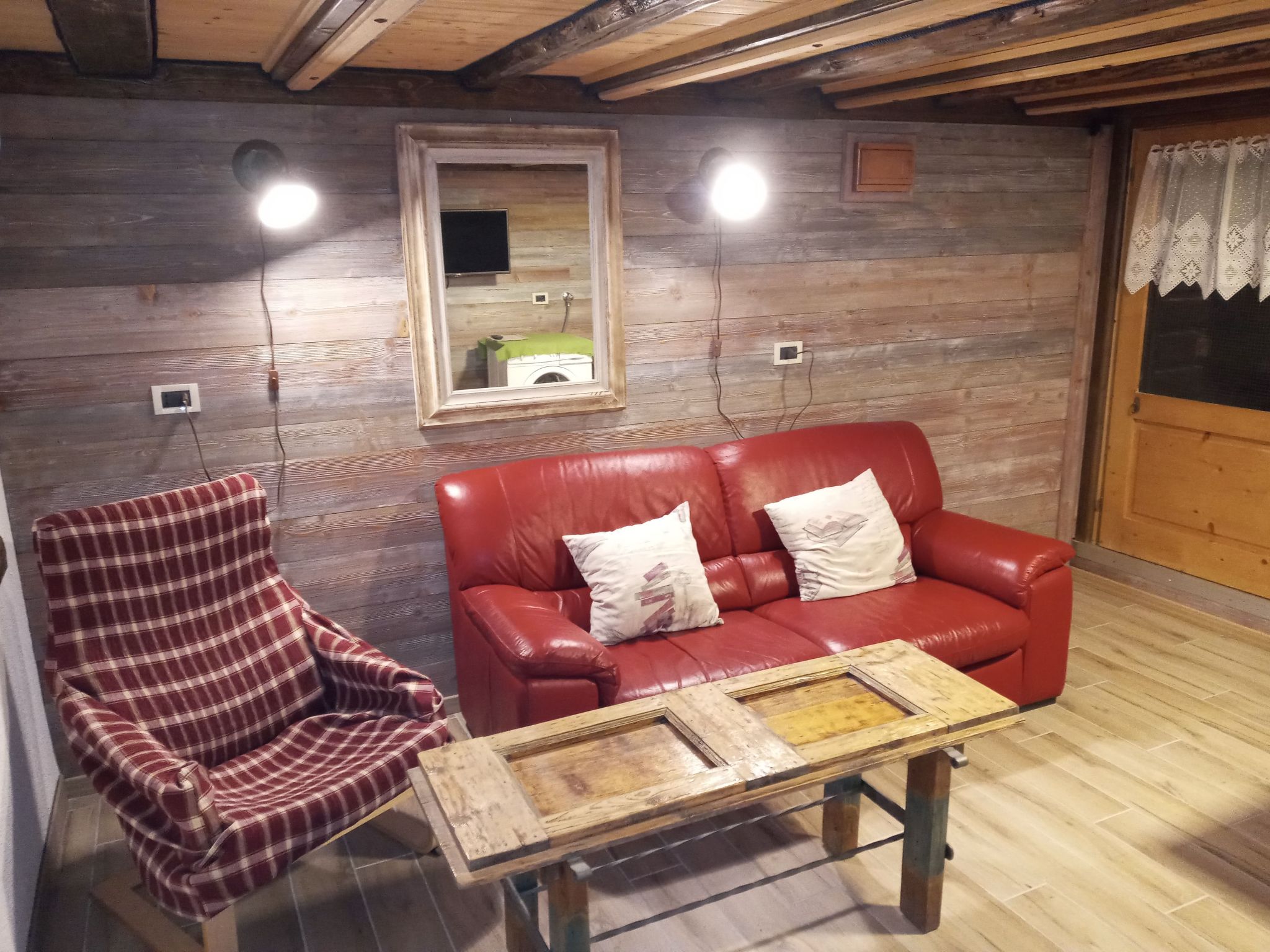 Freistehendes Haus mit eingezäuntem Privatgarten-Binnen