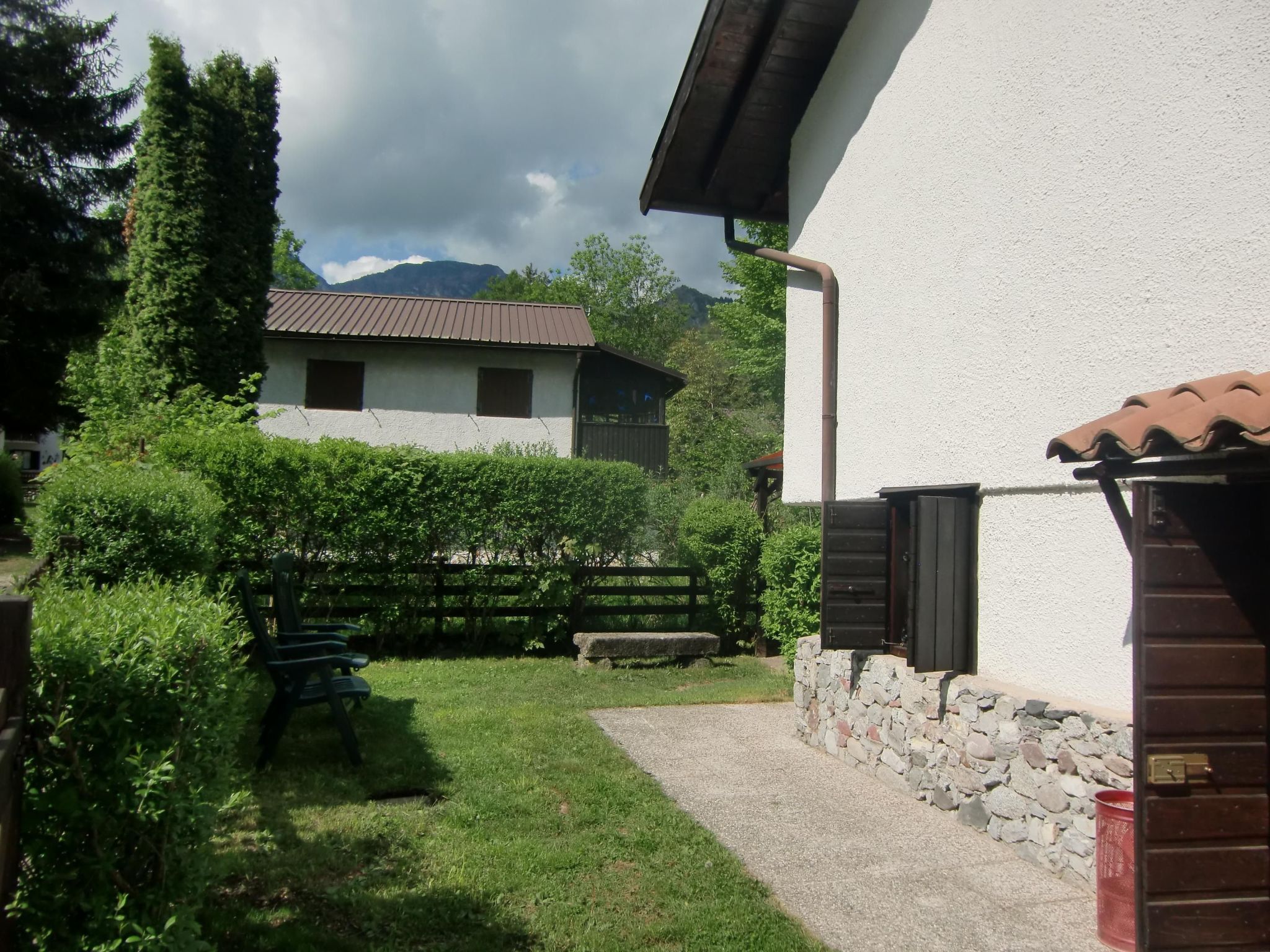 Freistehendes Haus mit eingezäuntem Privatgarten-Binnen