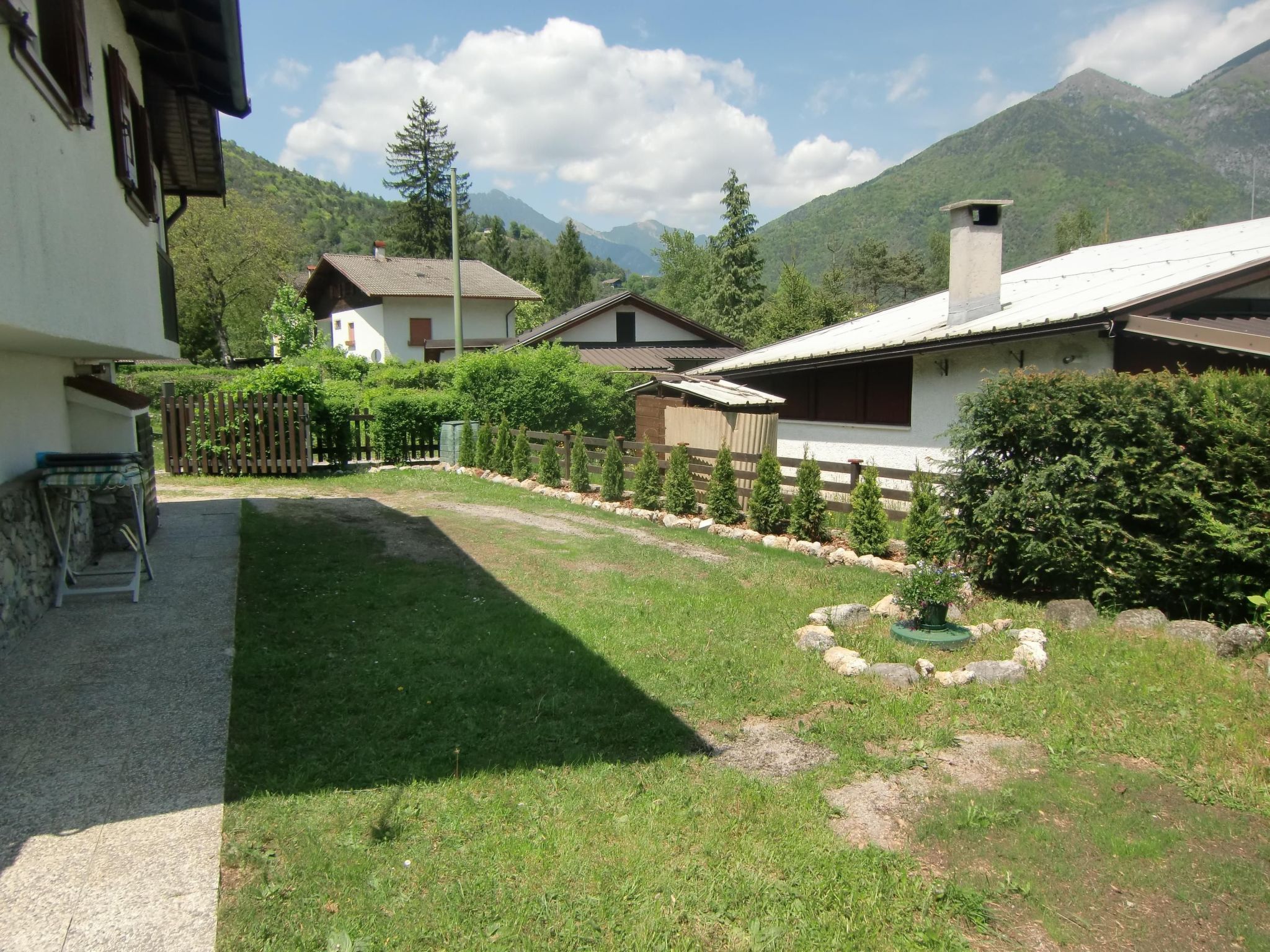 Freistehendes Haus mit eingezäuntem Privatgarten-Binnen