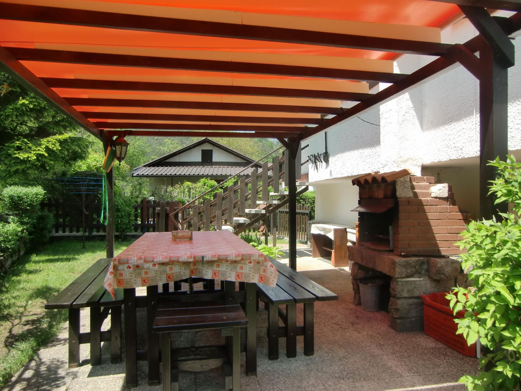 Freistehendes Haus mit eingezäuntem Privatgarten-Binnen