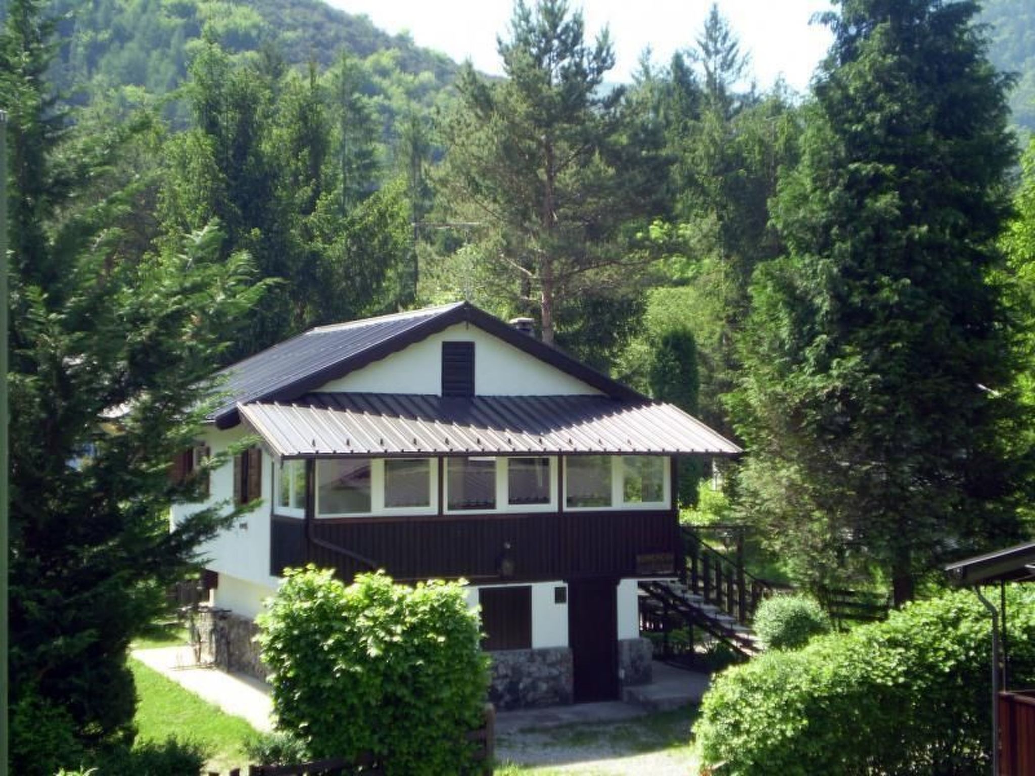 Freistehendes Haus mit eingezäuntem Privatgarten-Binnen