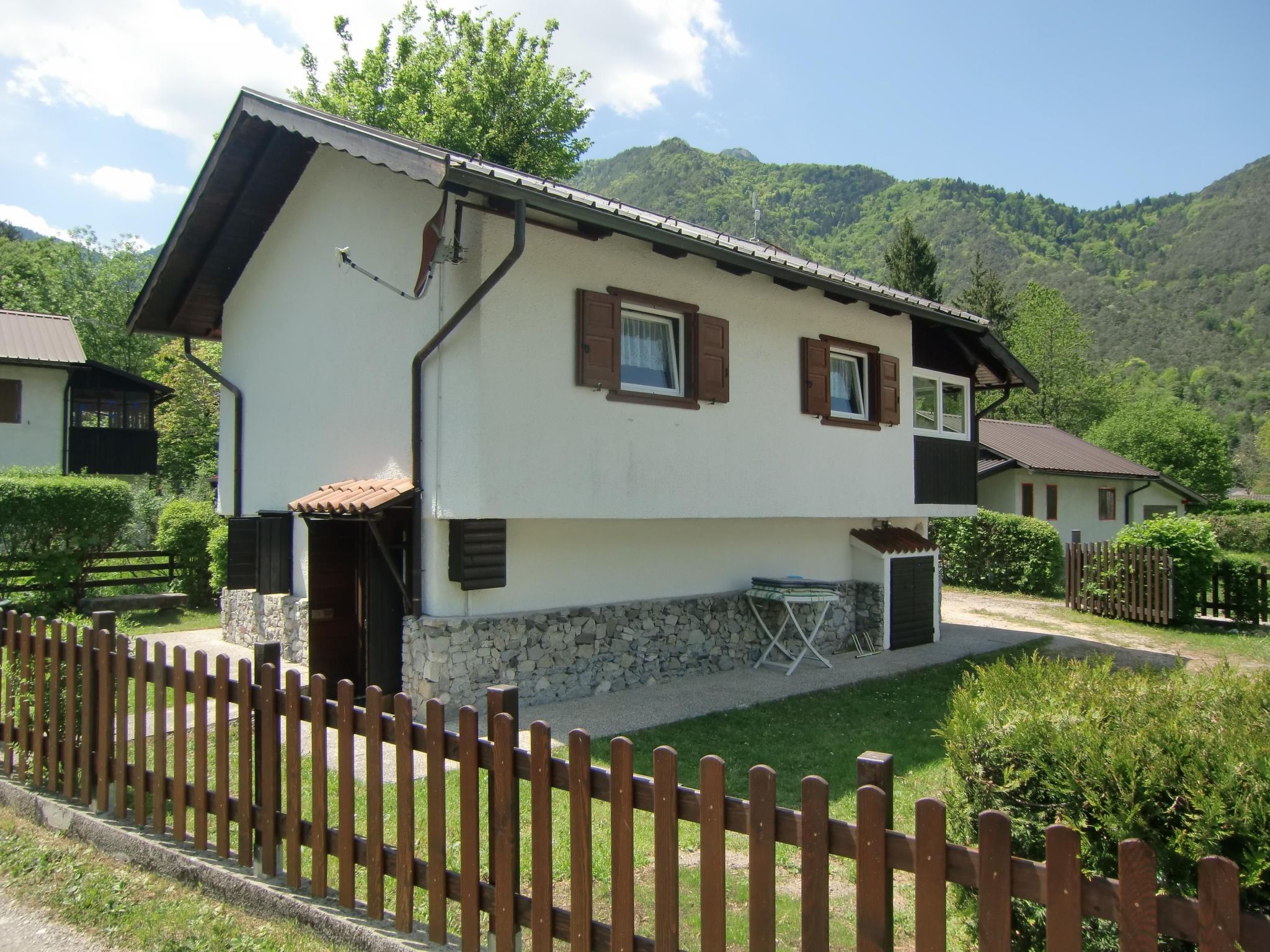 Freistehendes Haus mit eingezäuntem Privatgarten-Binnen