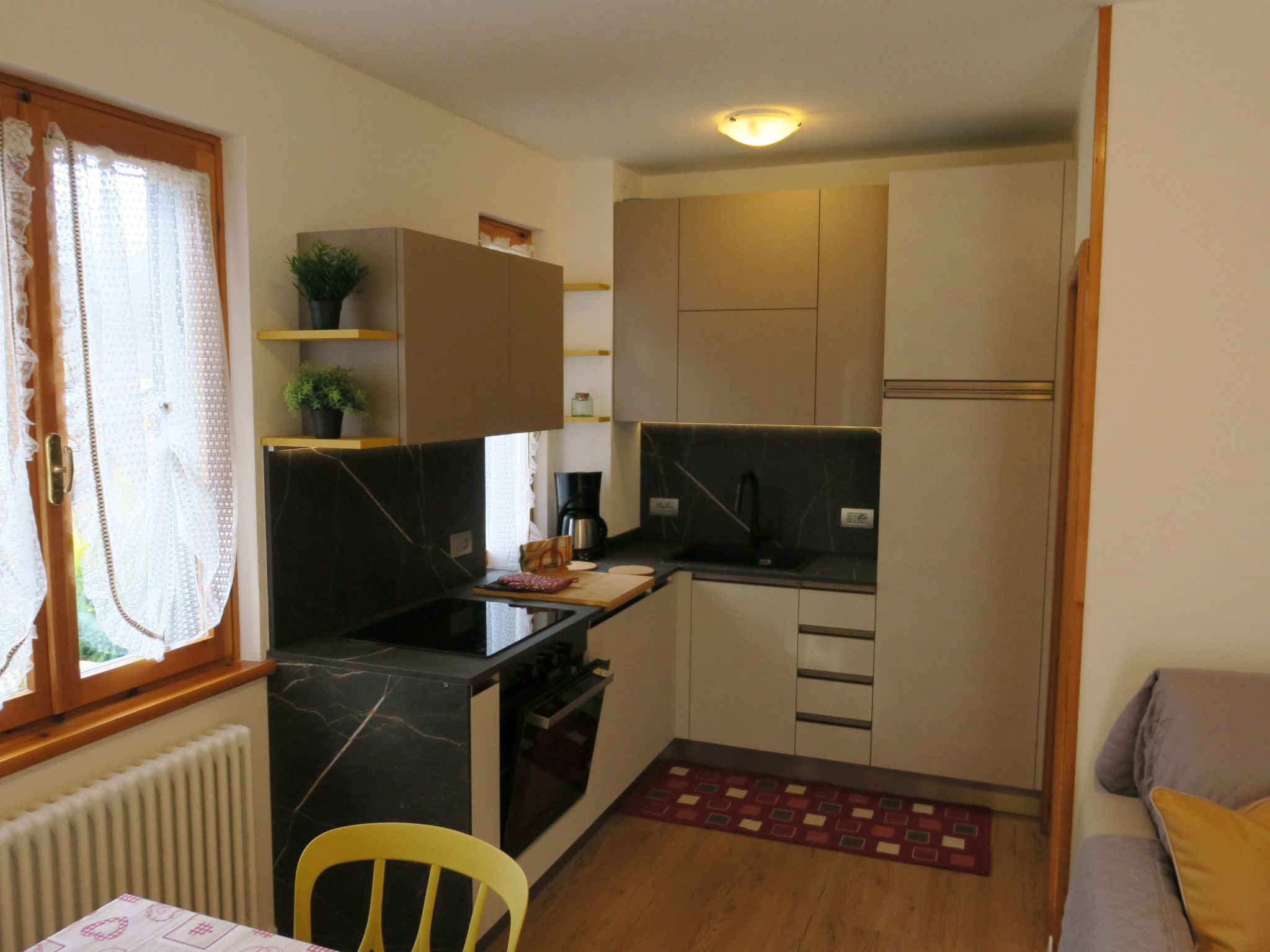 2-stöckige Wohnung mit privatem Garten-Binnen