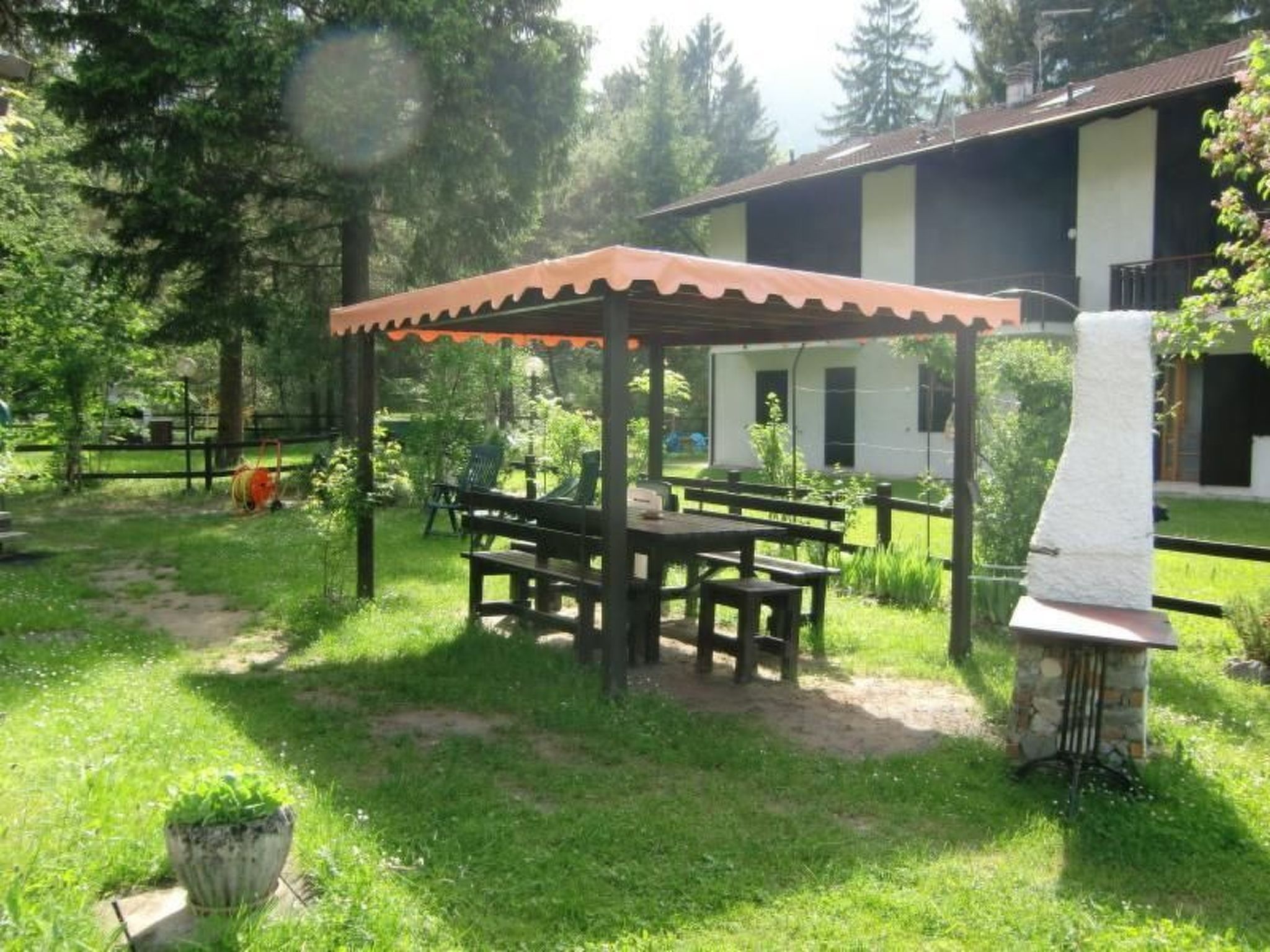 2-stöckige Wohnung mit privatem Garten-Binnen