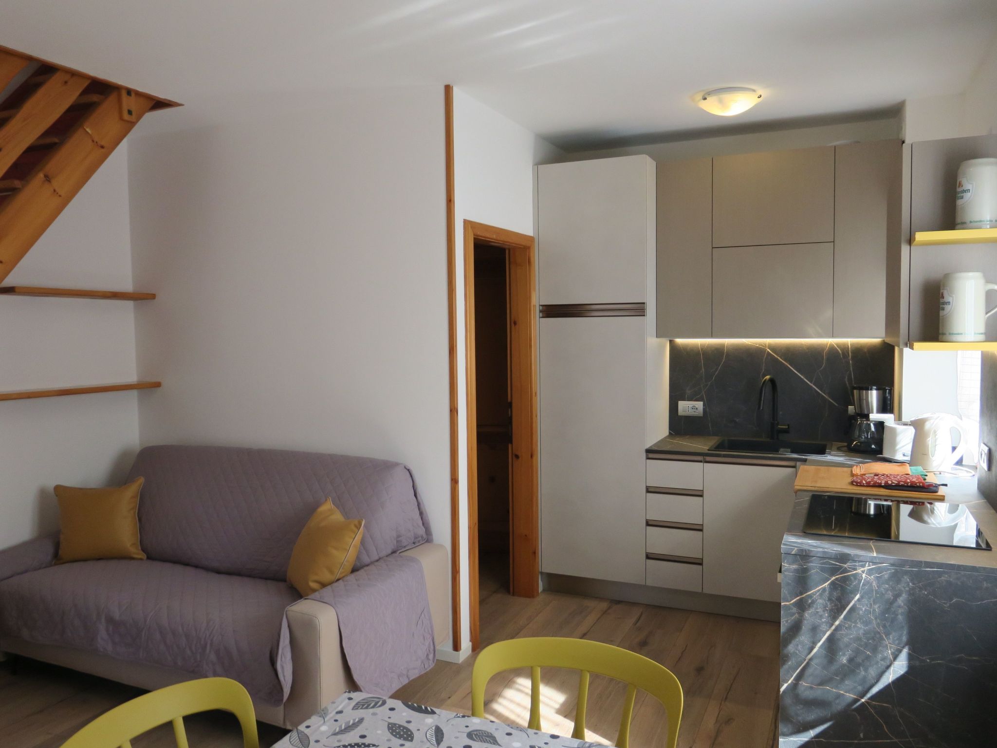 2-stöckige Wohnung mit privatem Gartenbereich-Binnen