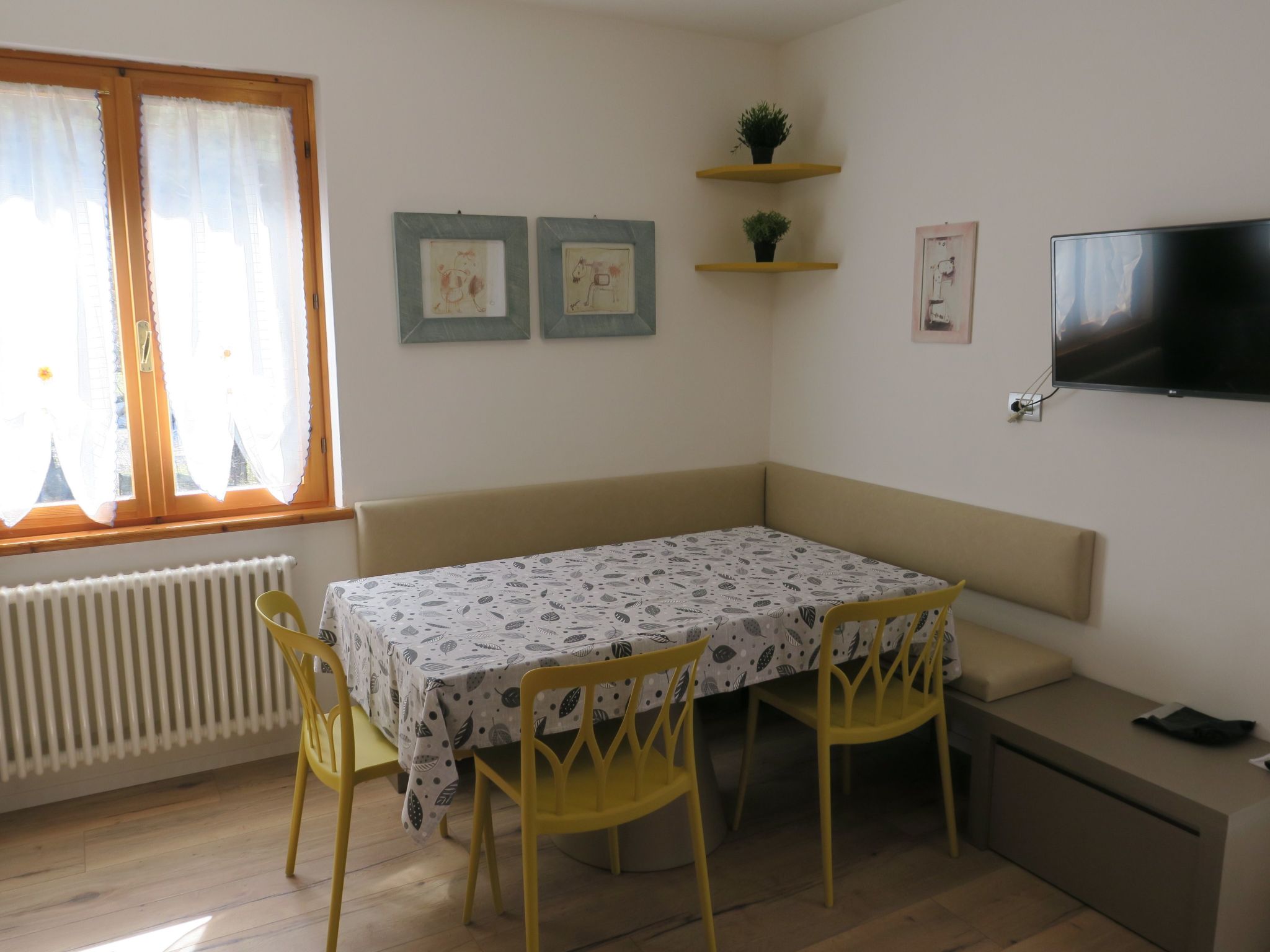 2-stöckige Wohnung mit privatem Gartenbereich-Binnen