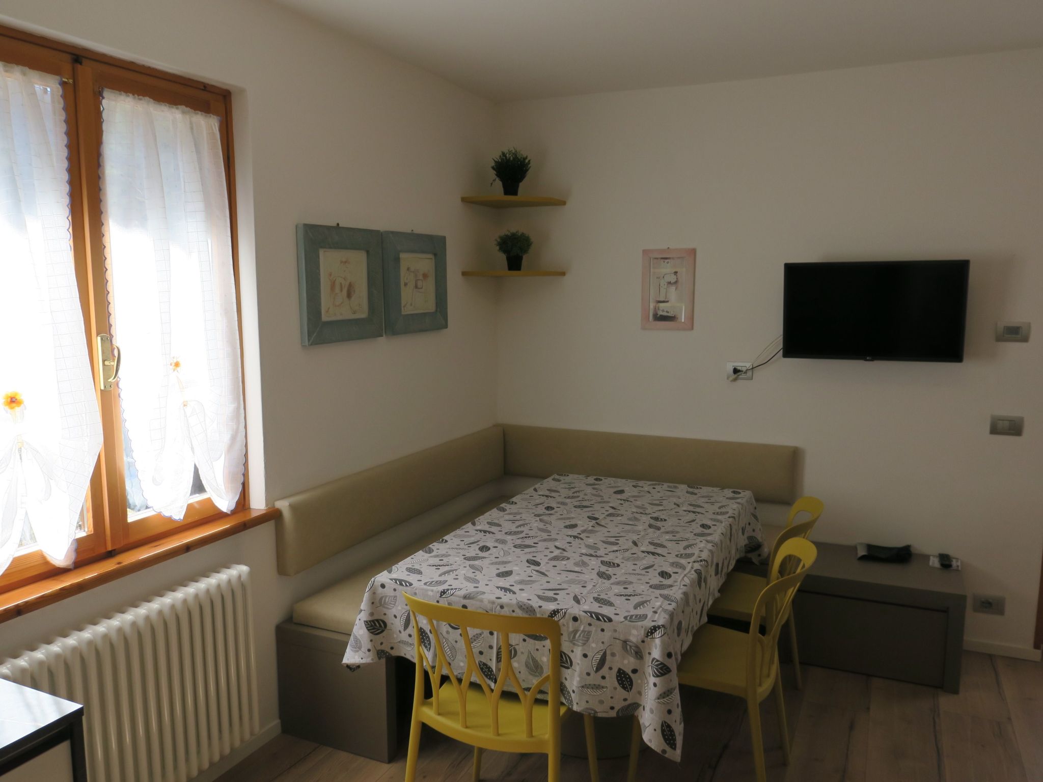 2-stöckige Wohnung mit privatem Gartenbereich-Binnen