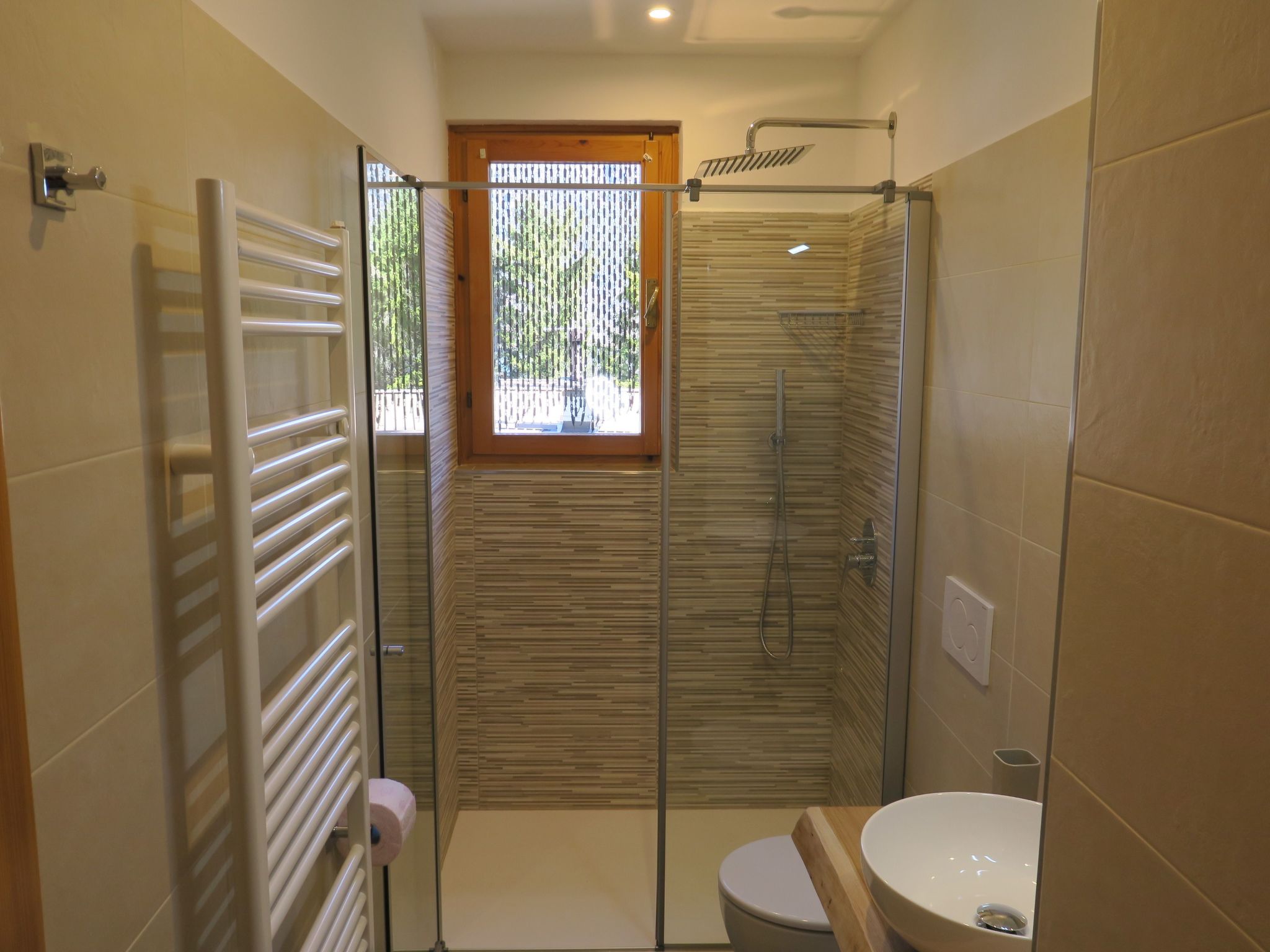 2-stöckige Wohnung mit privatem Gartenbereich-Binnen