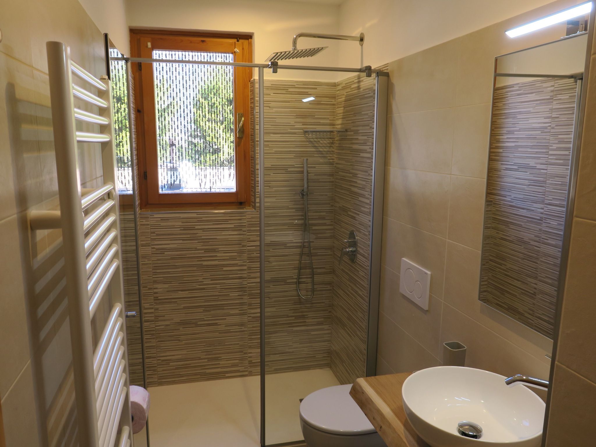 2-stöckige Wohnung mit privatem Gartenbereich-Binnen