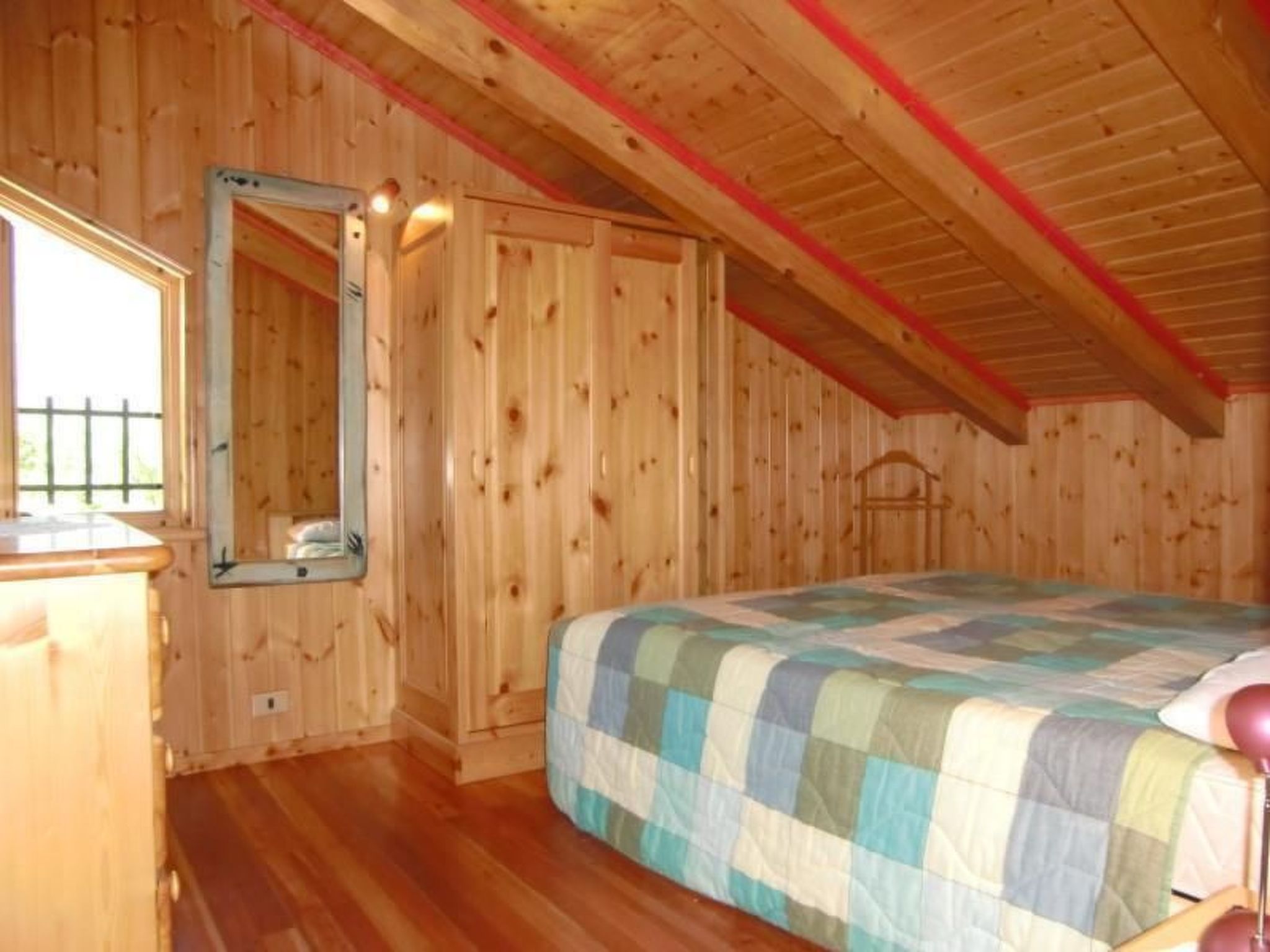 2-stöckige Wohnung mit privatem Gartenbereich-Binnen