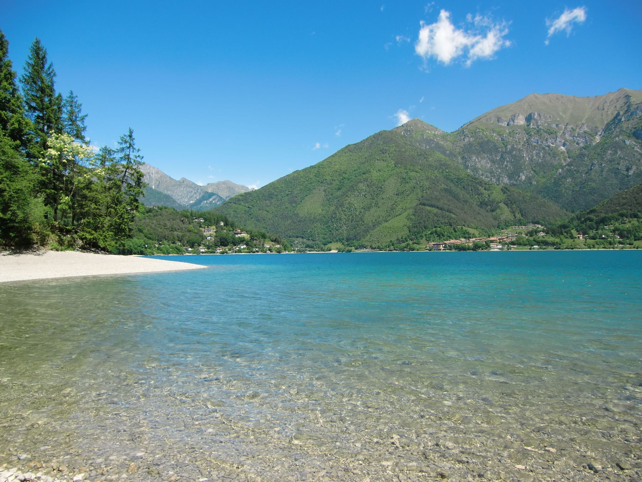 2-stöckige Wohnung mit privatem Gartenbereich-Binnen