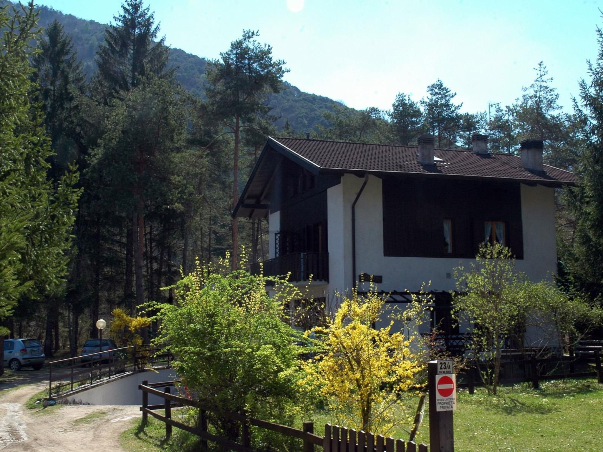 2-stöckige Wohnung mit privatem Gartenbereich-Binnen