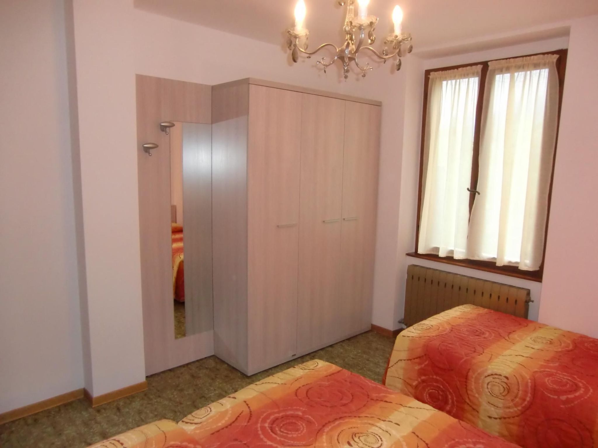 Wohnung im ersten Stock mit schönem Seeblick-Binnen