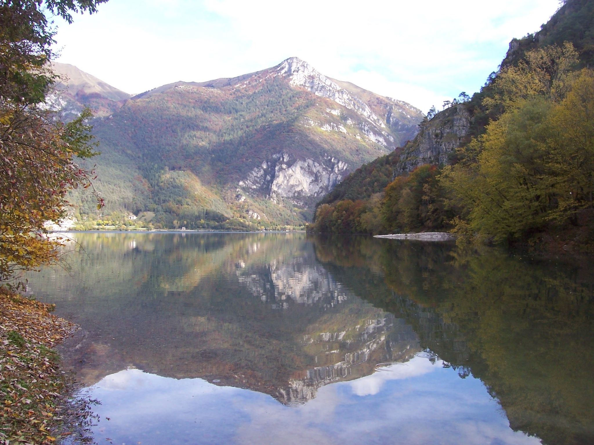 Wohnung im ersten Stock mit schönem Seeblick-Binnen