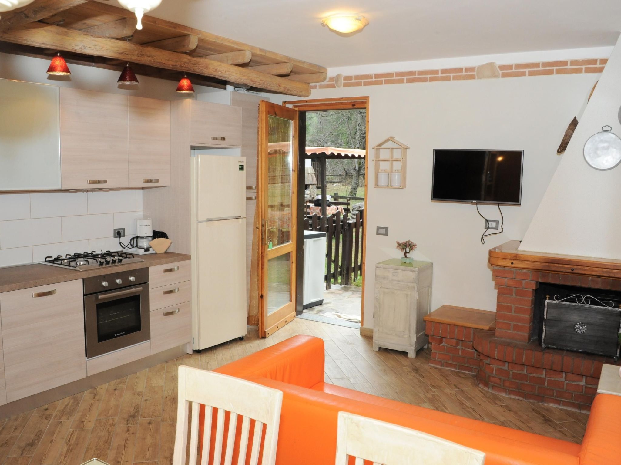 Erdgeschosswohnung mit privatem Garten-Dedans