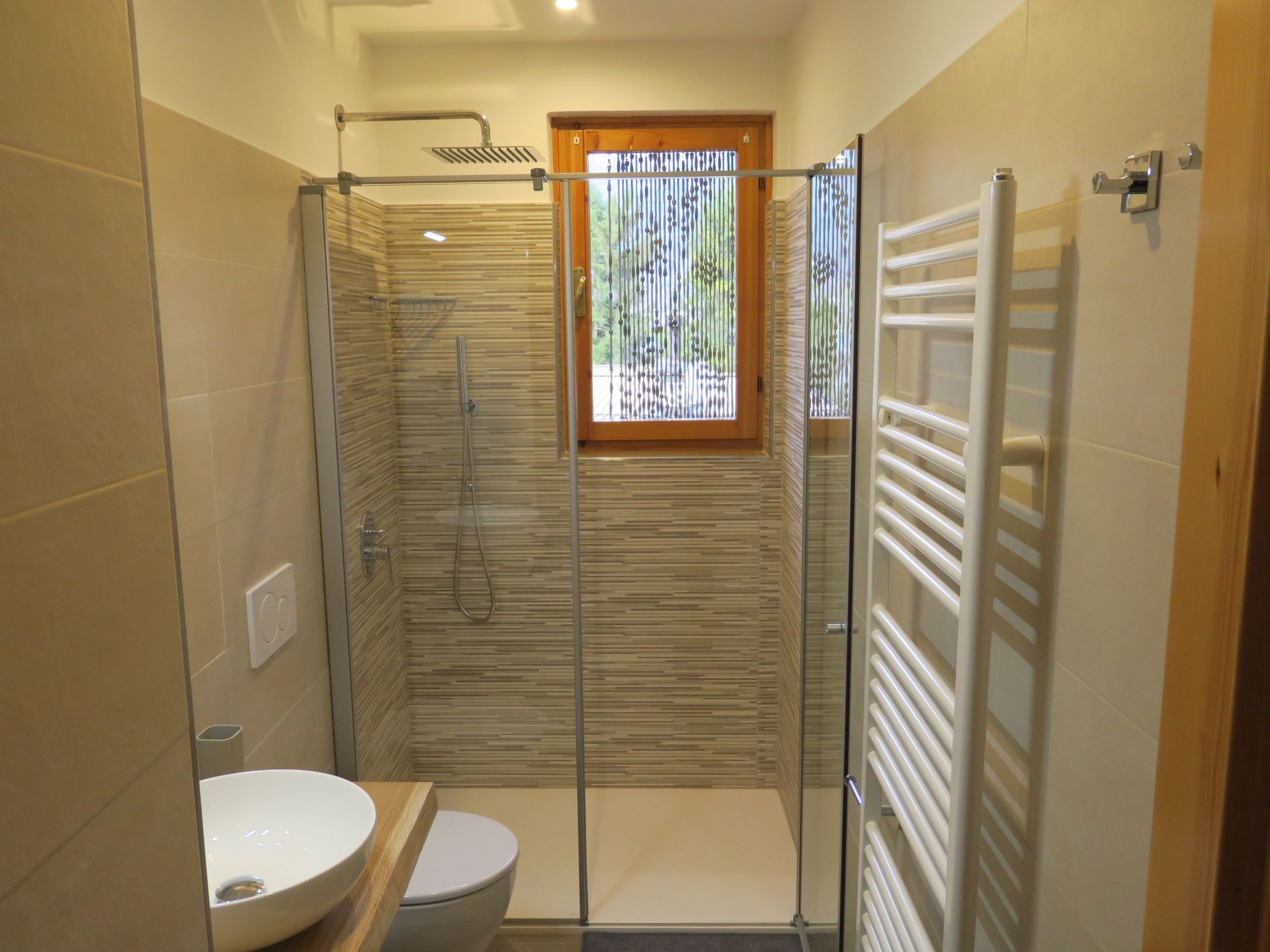 Erdgeschosswohnung mit privatem Garten-Dedans