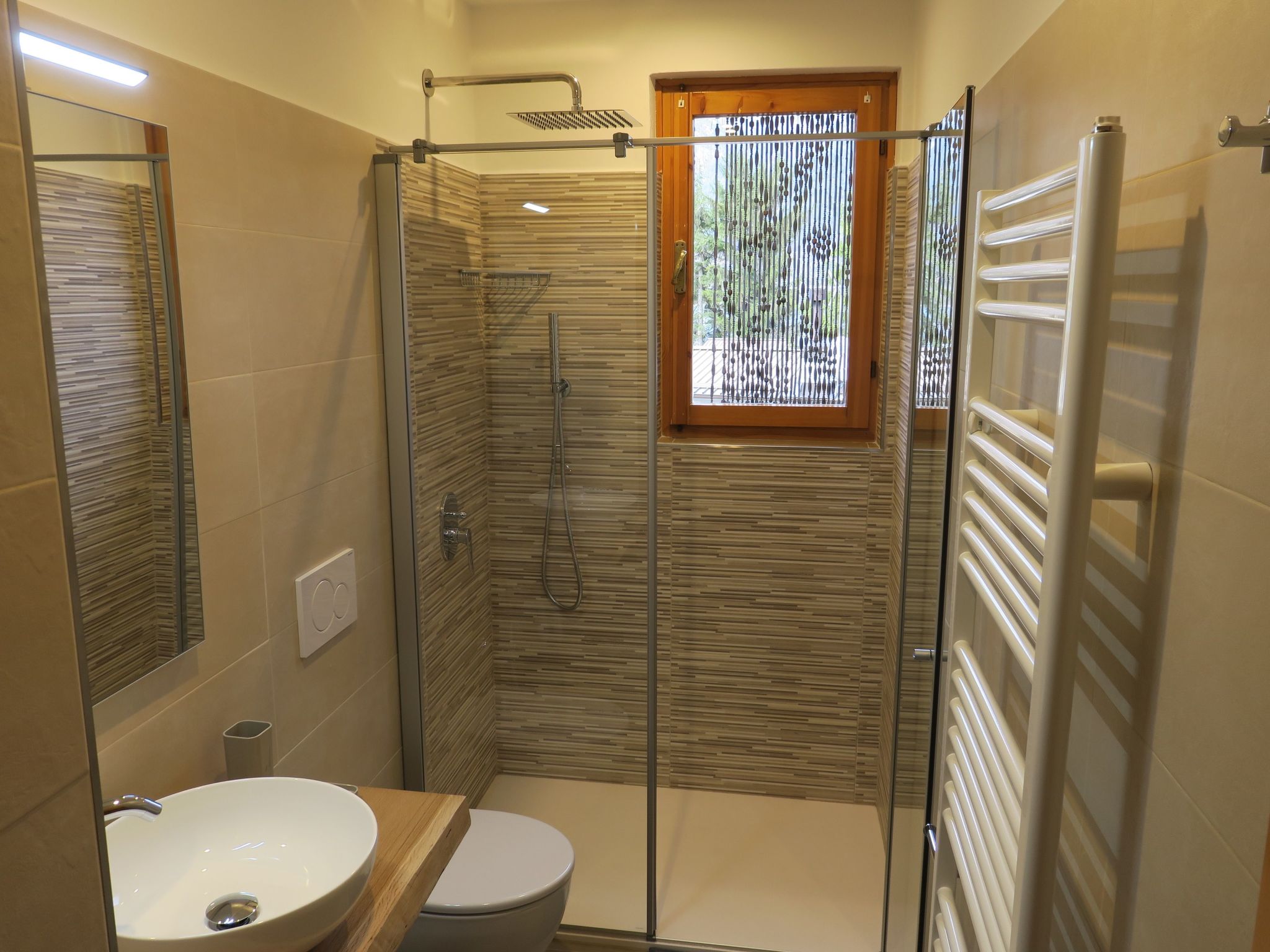 Erdgeschosswohnung mit privatem Garten-Dedans