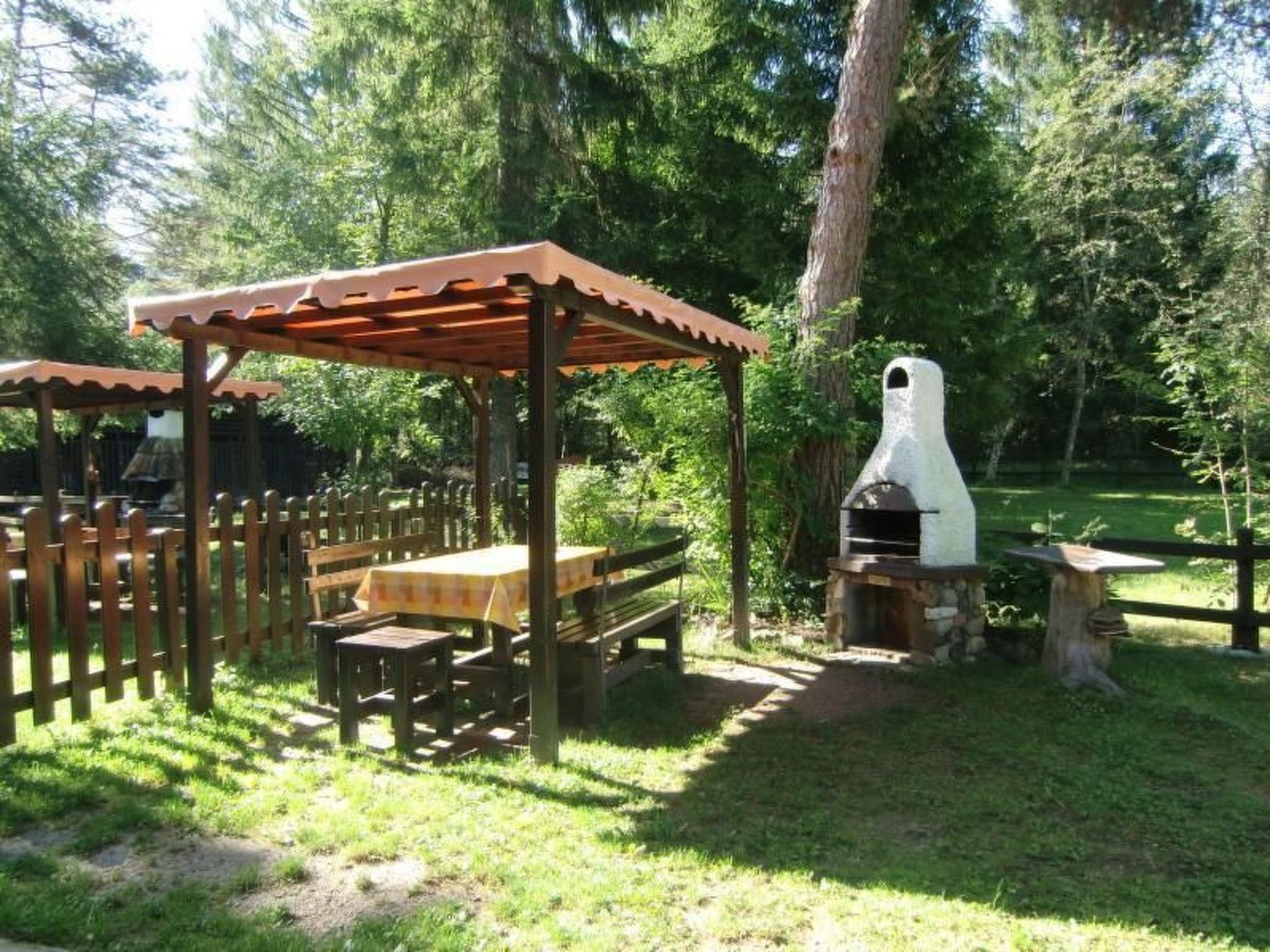 Erdgeschosswohnung mit privatem Garten-Dedans