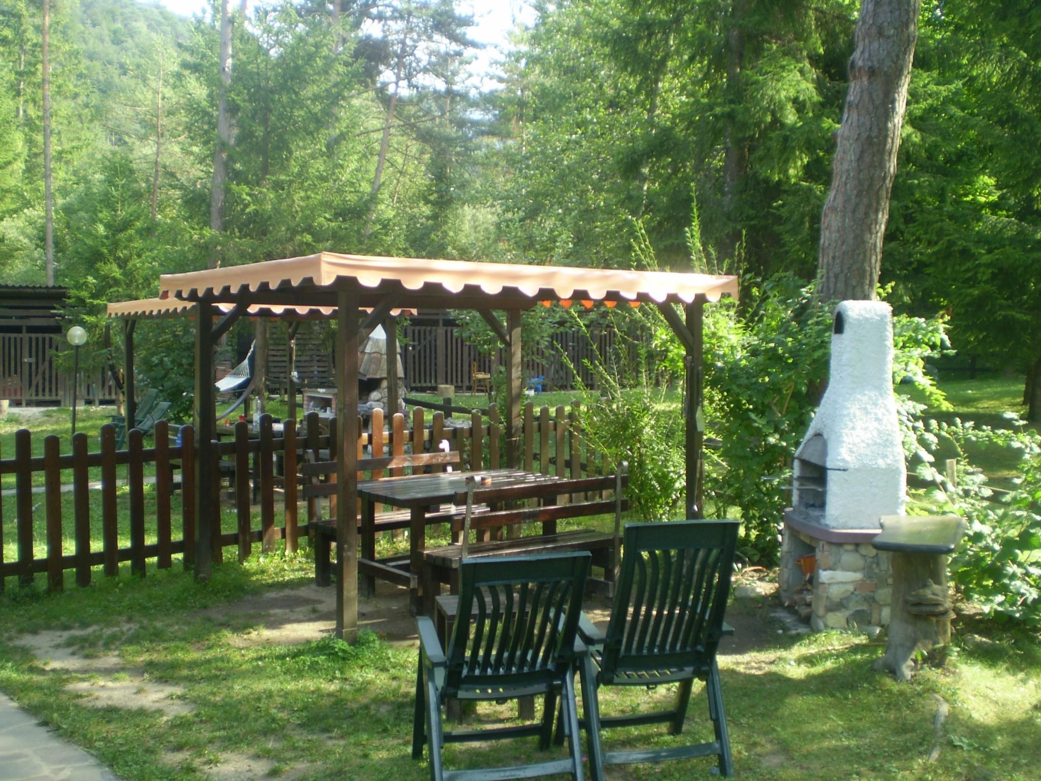 Erdgeschosswohnung mit privatem Garten-Dedans