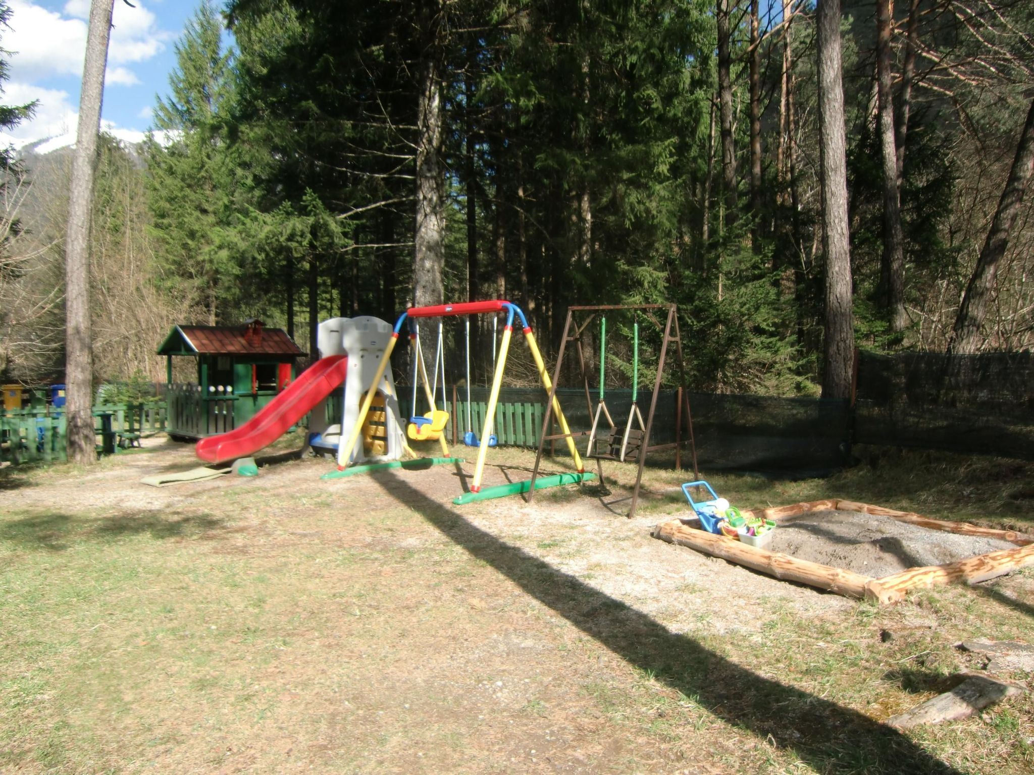 Erdgeschosswohnung mit privatem Garten-Dedans