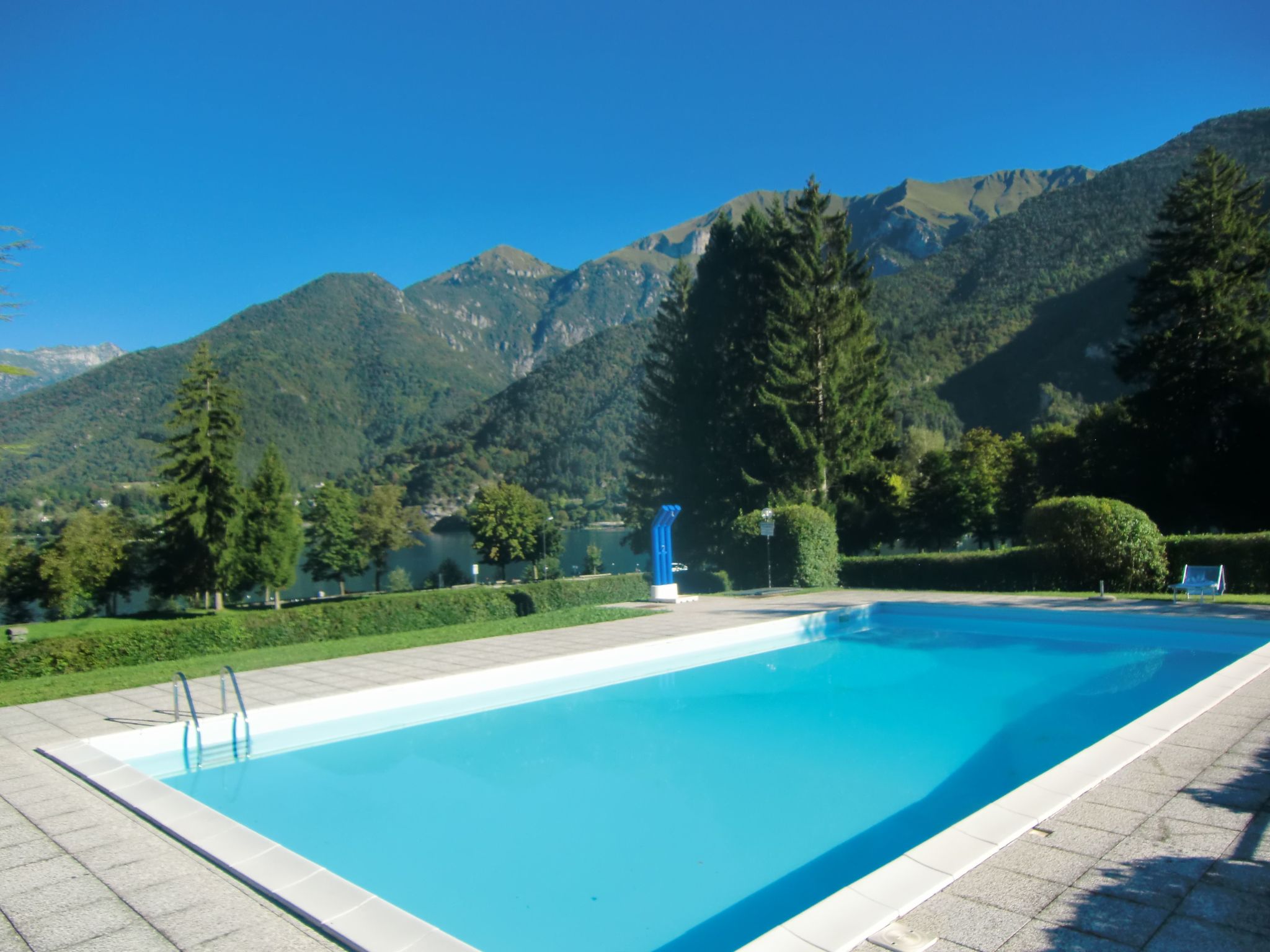 Wohnung mit Balkon mit Seeblick — Pool Outdoor (2 of 18)