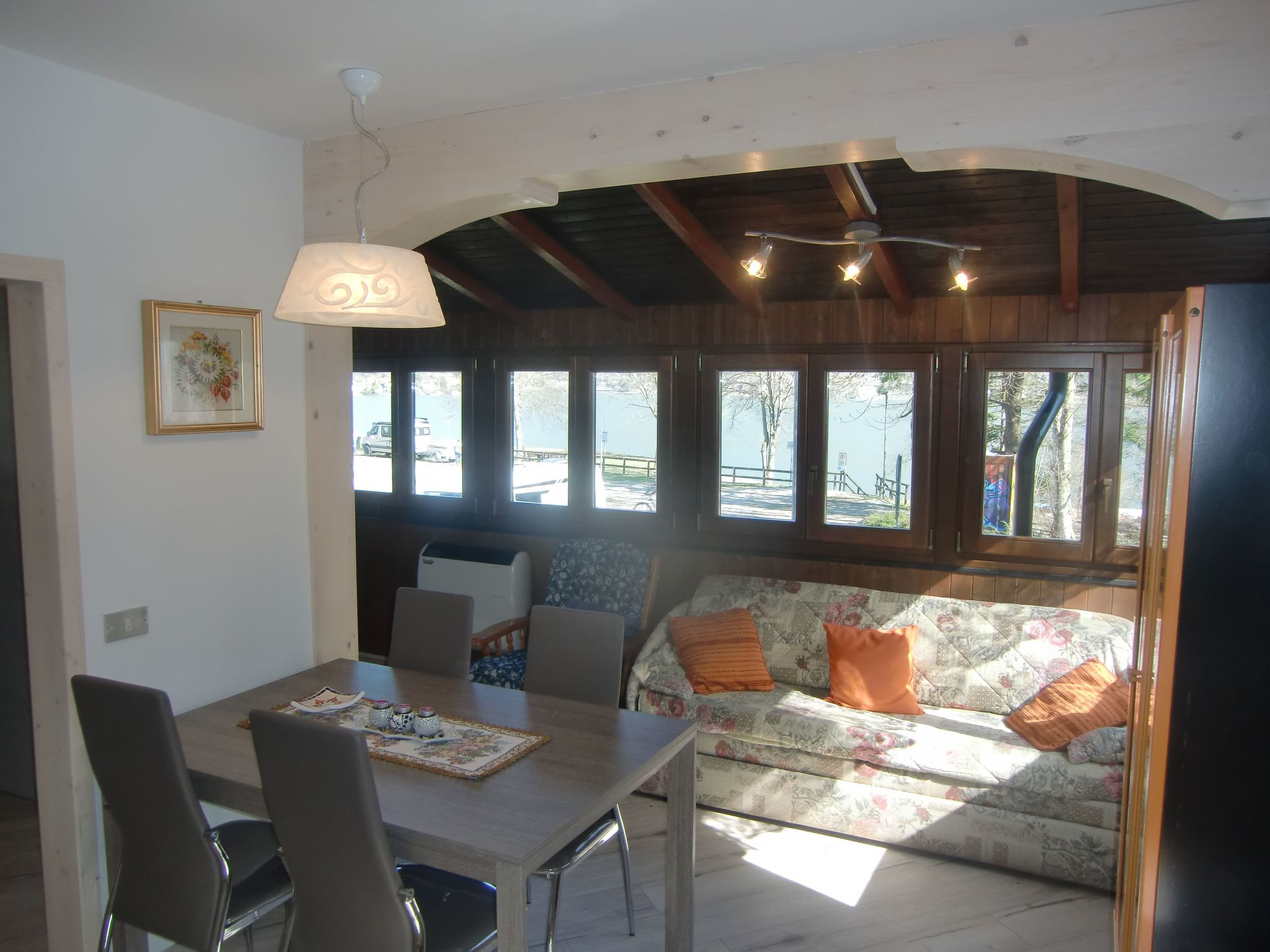 Freistehendes Haus mit Veranda mit Seeblick-Binnen