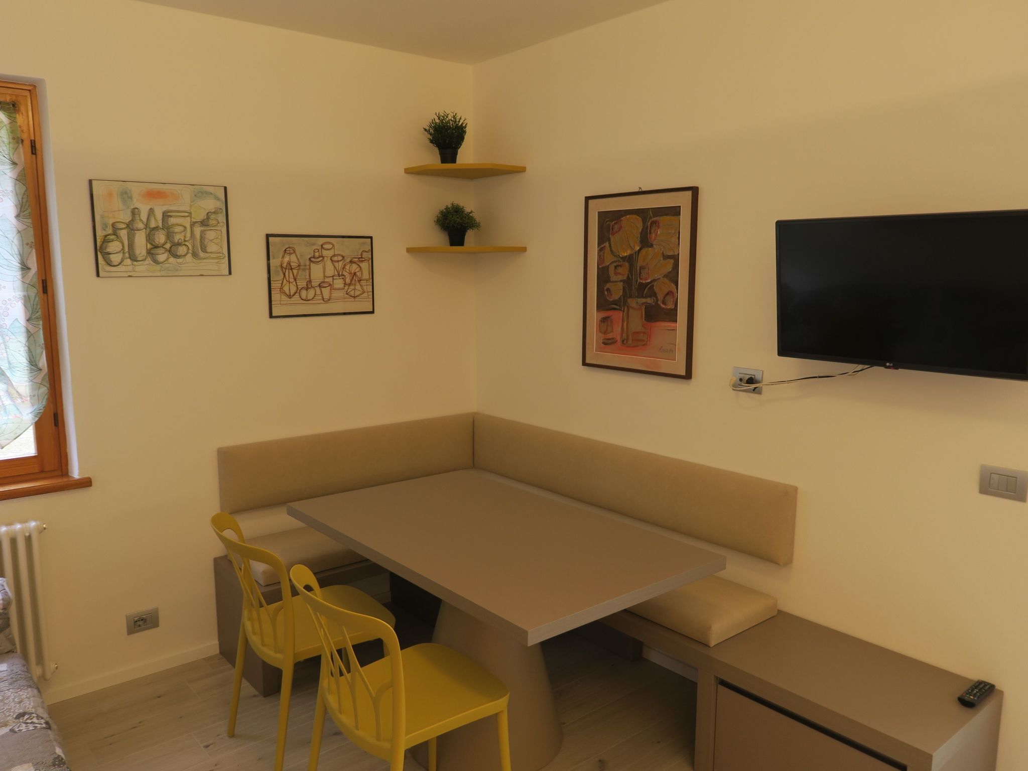 Erdgeschosswohnung mit möbliertem Garten-Binnen