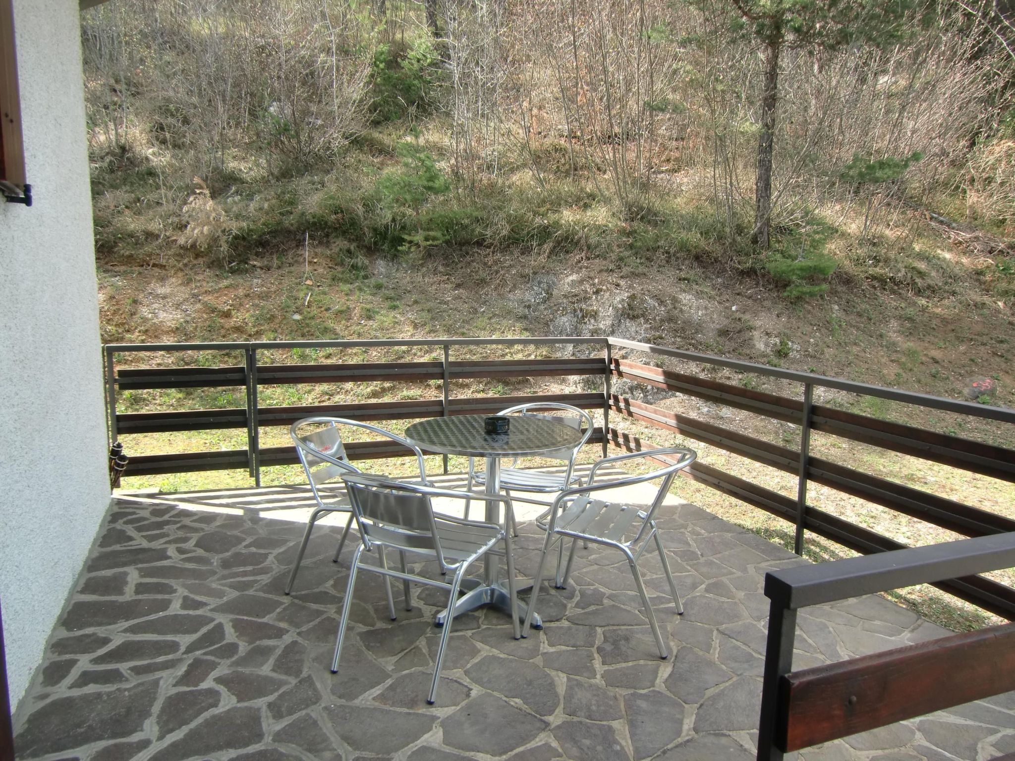 Wohnung im ersten Stock mit schönem Seeblick-Binnen