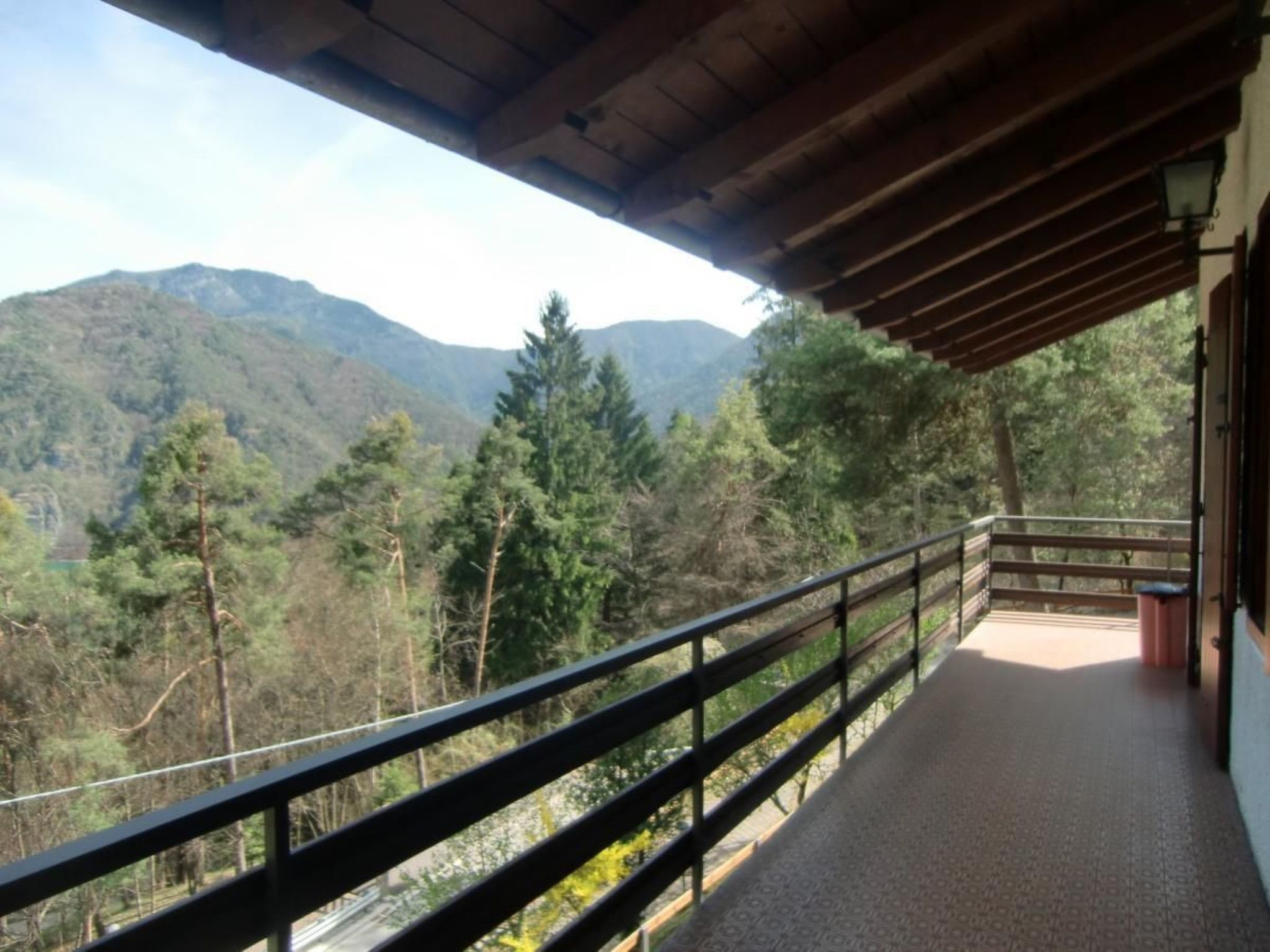 Wohnung im ersten Stock mit schönem Seeblick-Binnen