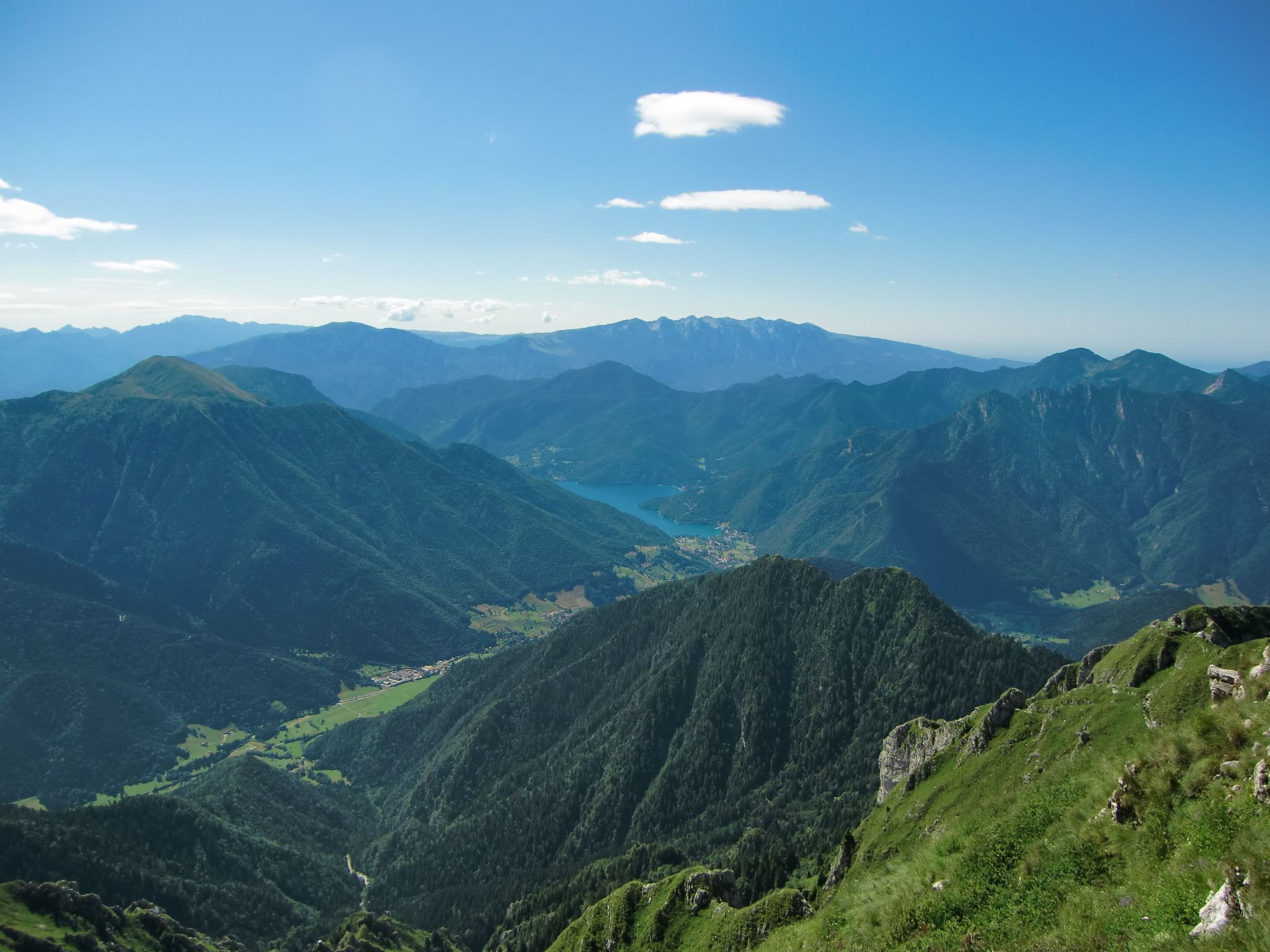 Wohnung im ersten Stock mit schönem Seeblick-Binnen