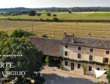 Das Landgut "Corte Canale Virgilio" mit Balkon