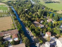 Das Landgut "Corte Canale Virgilio" mit Balkon