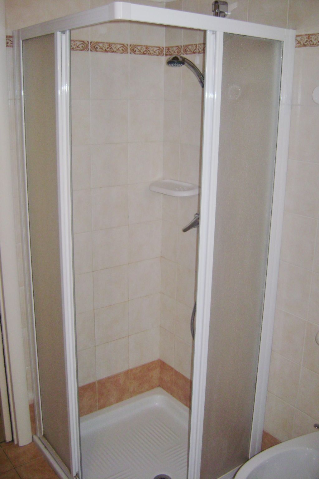 Die Wohnung befindet sich im Erdgeschoss-Drinnen