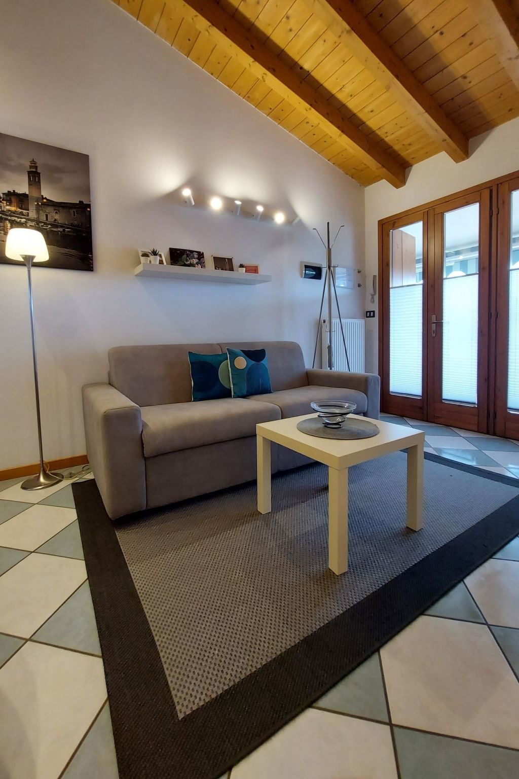 The residence "I Vigneti del Garda" is located in the middle of the vineyards of Lazise - Colá, not far from Lake Garda. The district of Colá is known for its open-air thermal spa "Parco Thermale de..