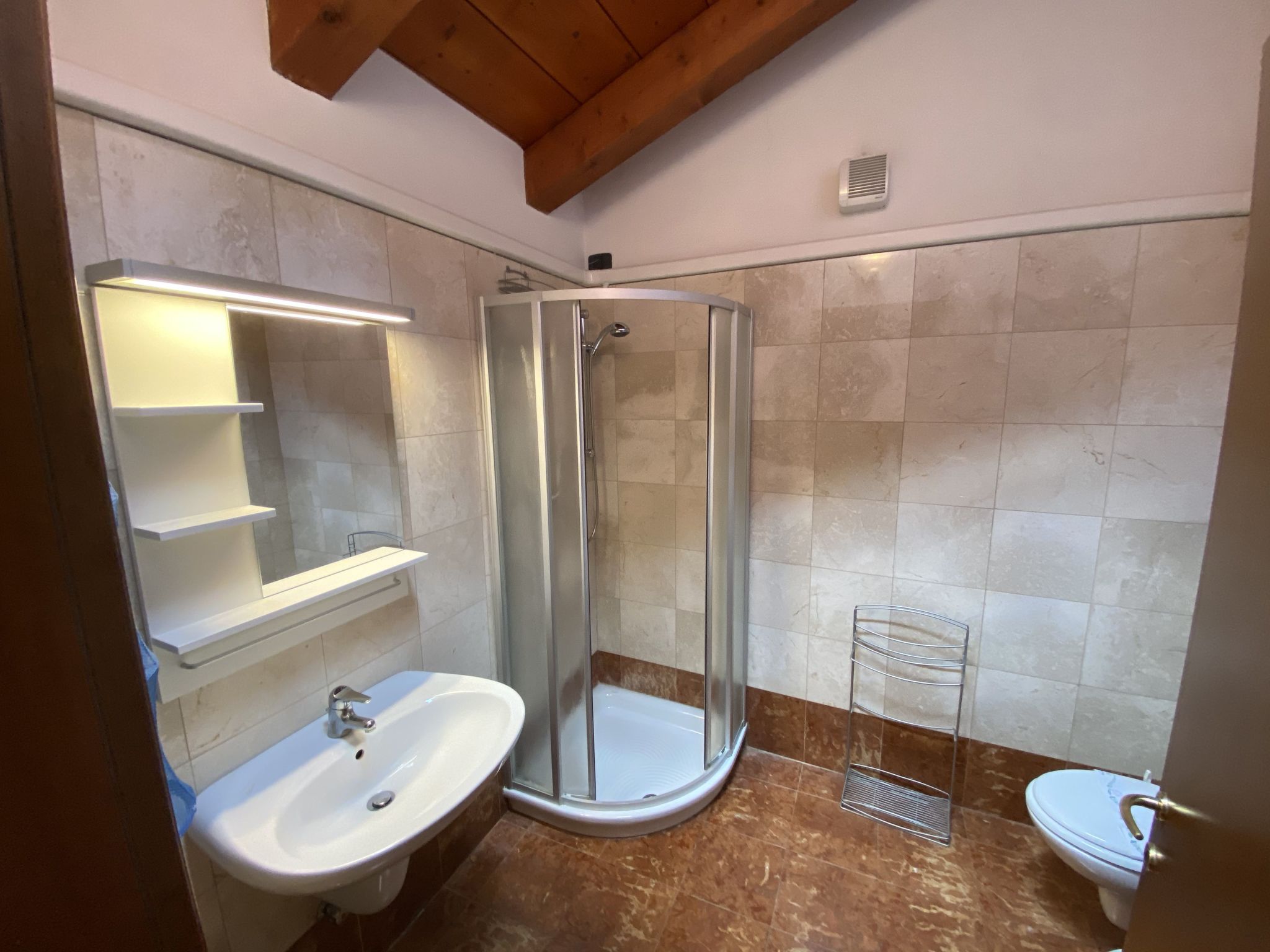 P-12 FEWO GARDALAND-Inside