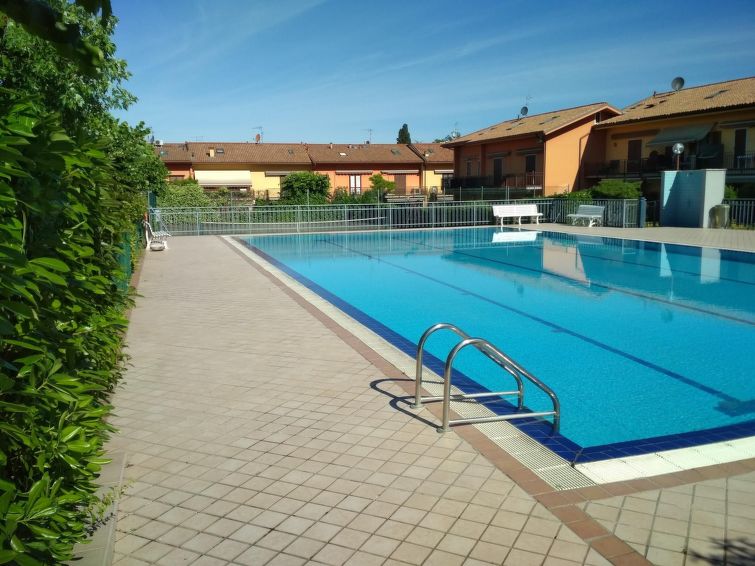 Centraal gelegen ruim appartement in Colà voor 8 personen in Colà