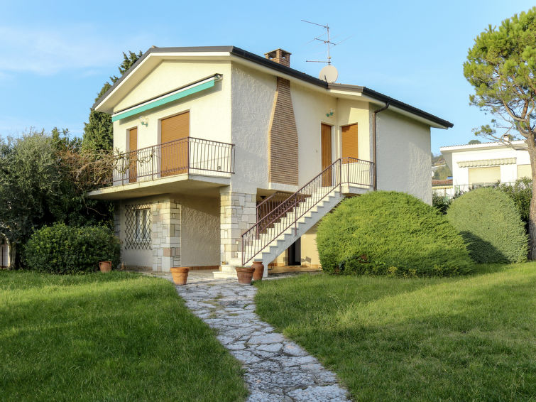 Licht appartement Bellavista in Bardolino met zwembad in Bardolino