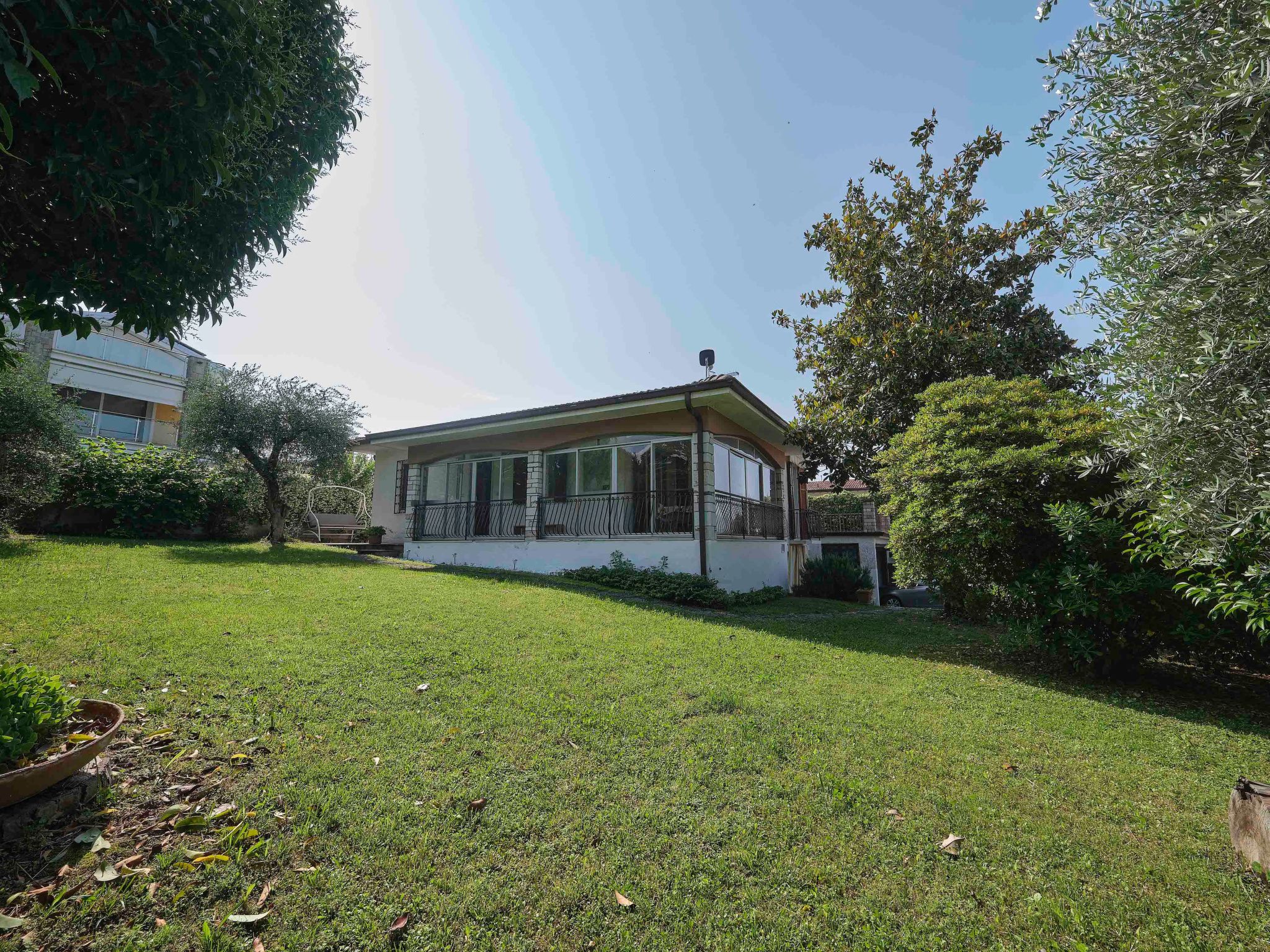 Mit Seeblick und privatem Garten-Binnen