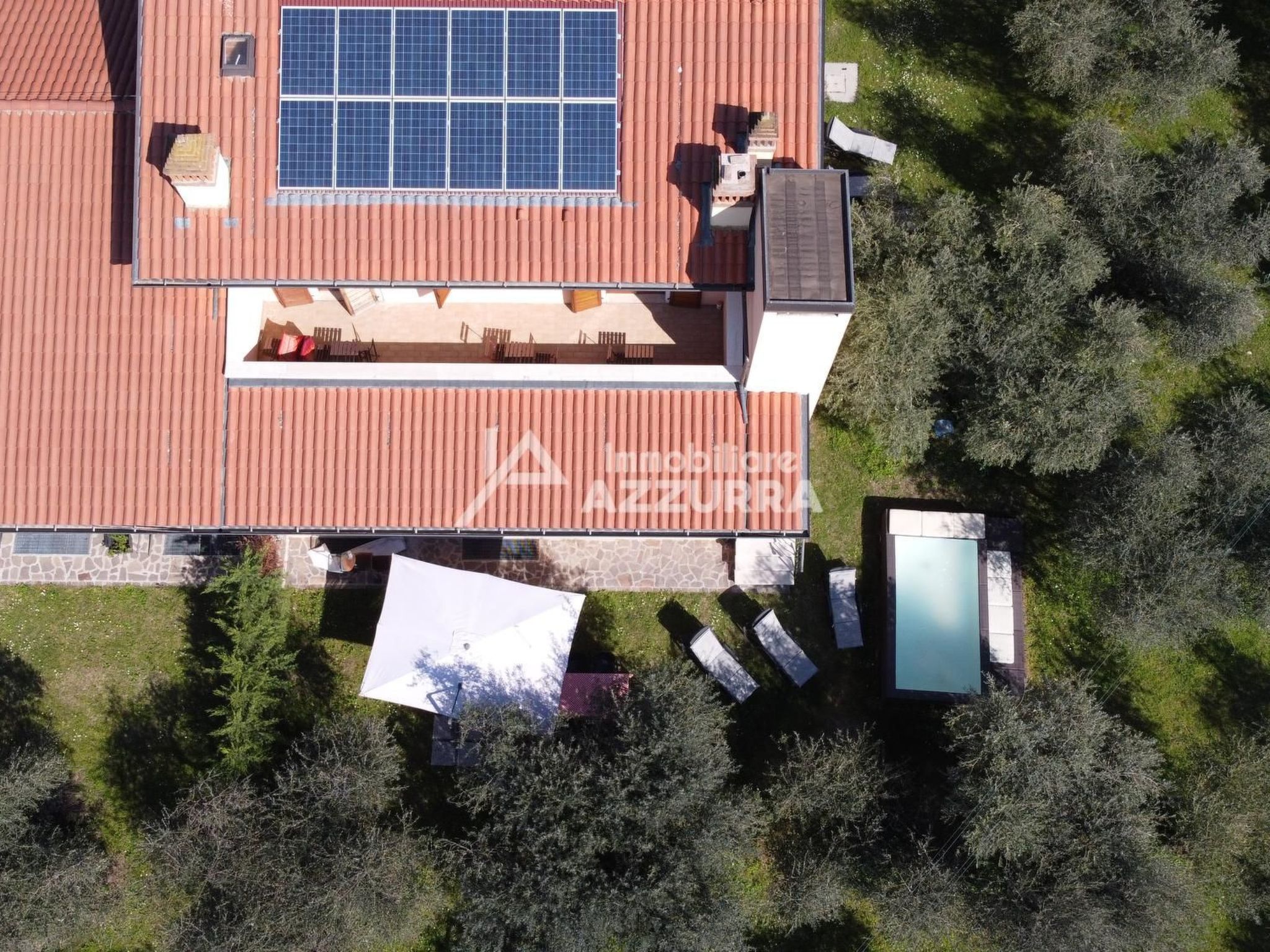 Photo of Villa i Roccoli, zwischen Olivenbäumen mit priva