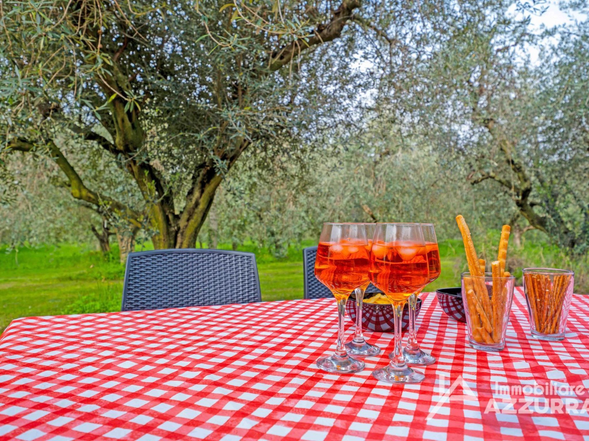 Photo of Villa i Roccoli, zwischen Olivenbäumen mit priva
