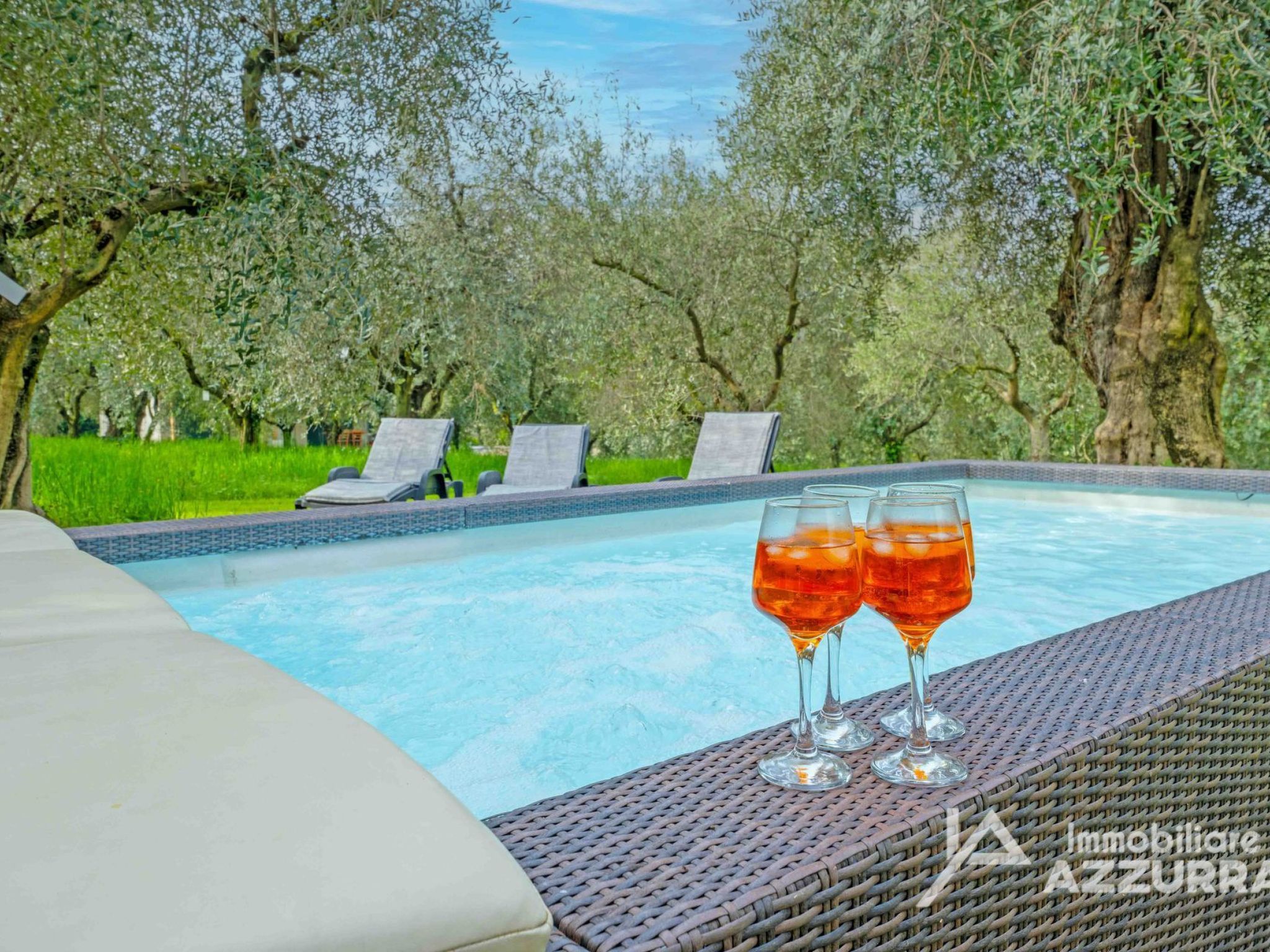 Photo of Villa i Roccoli, zwischen Olivenbäumen mit priva