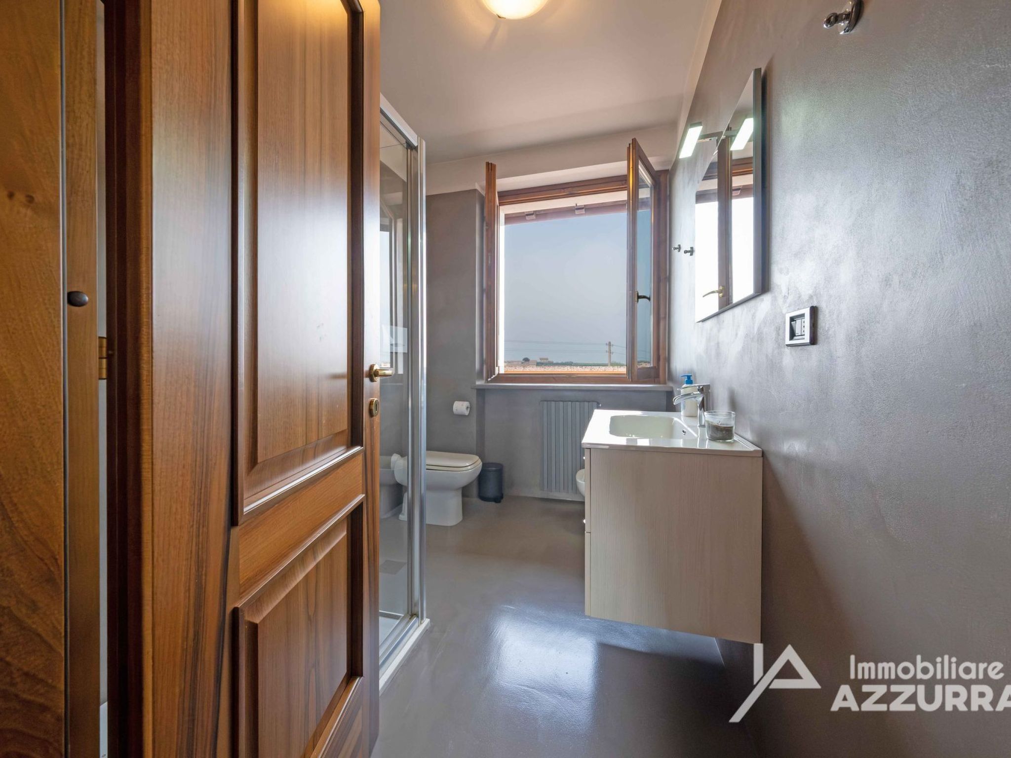 Photo of Villa i Roccoli, zwischen Olivenbäumen mit priva