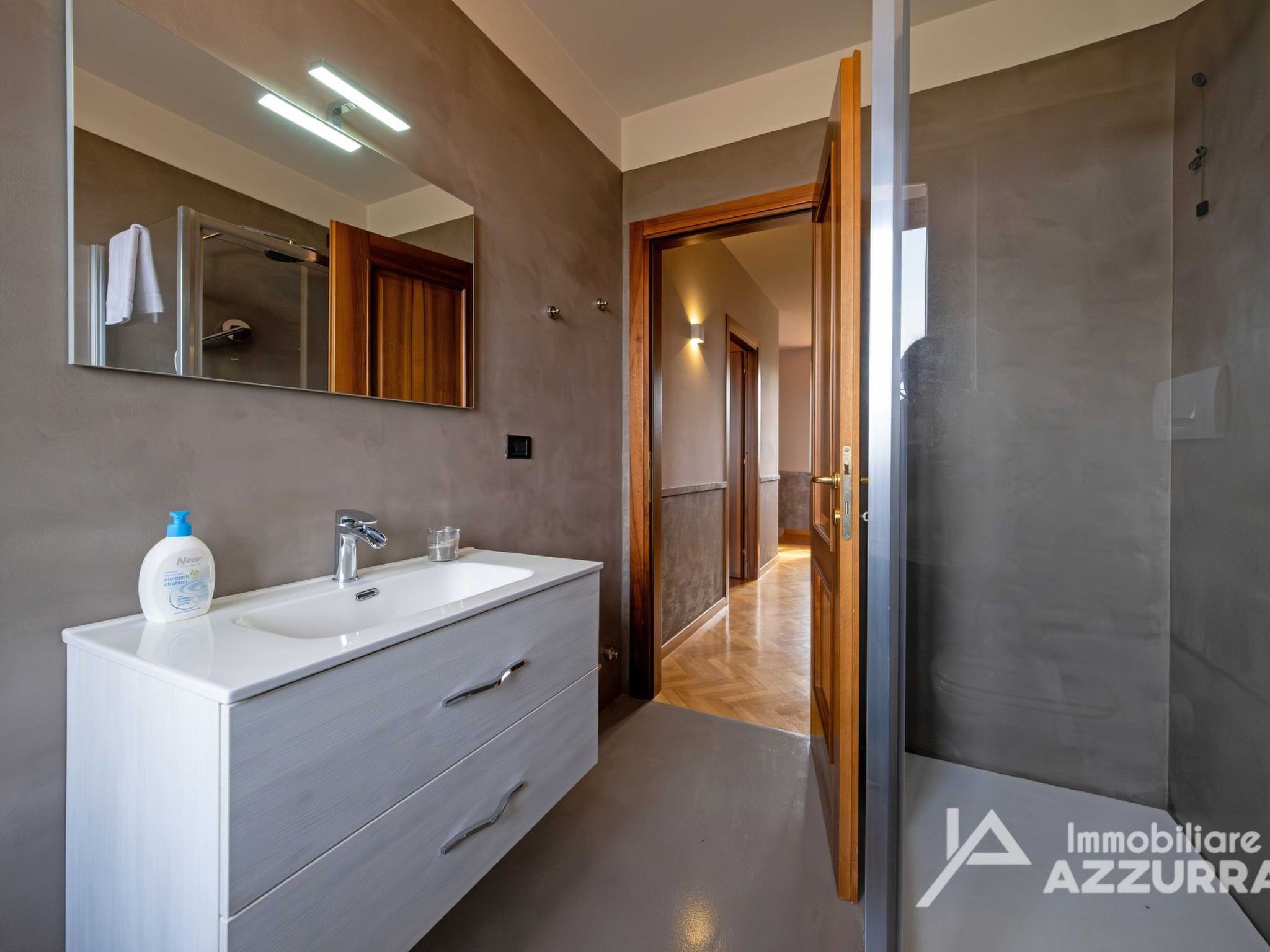 Photo of Villa i Roccoli, zwischen Olivenbäumen mit priva