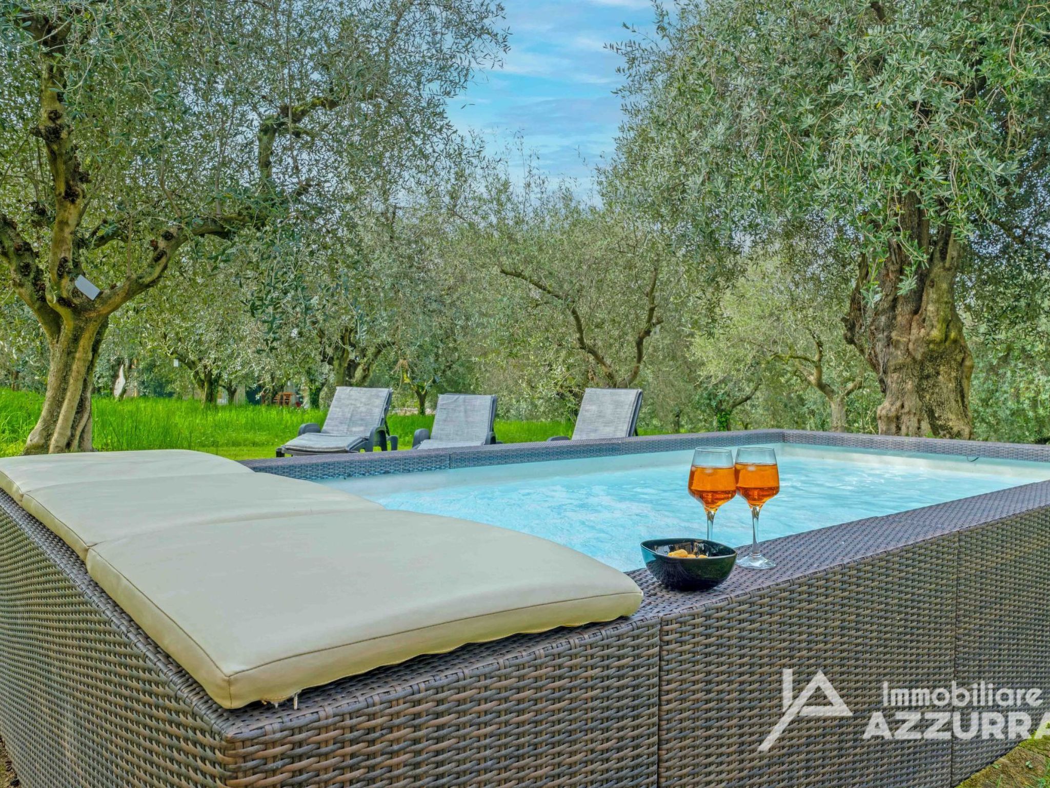 Photo of Villa i Roccoli, zwischen Olivenbäumen mit priva