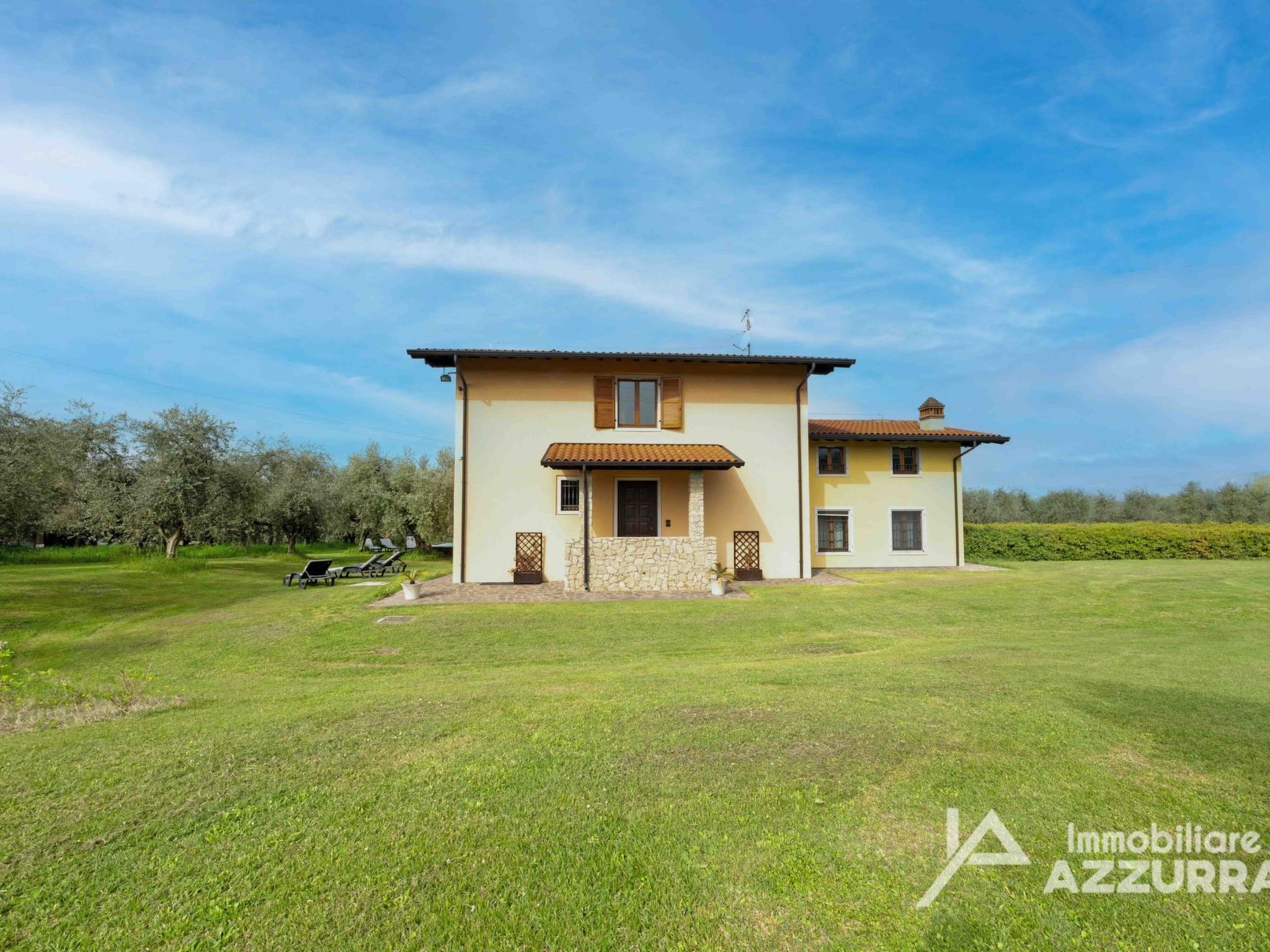 Photo of Villa i Roccoli, zwischen Olivenbäumen mit priva