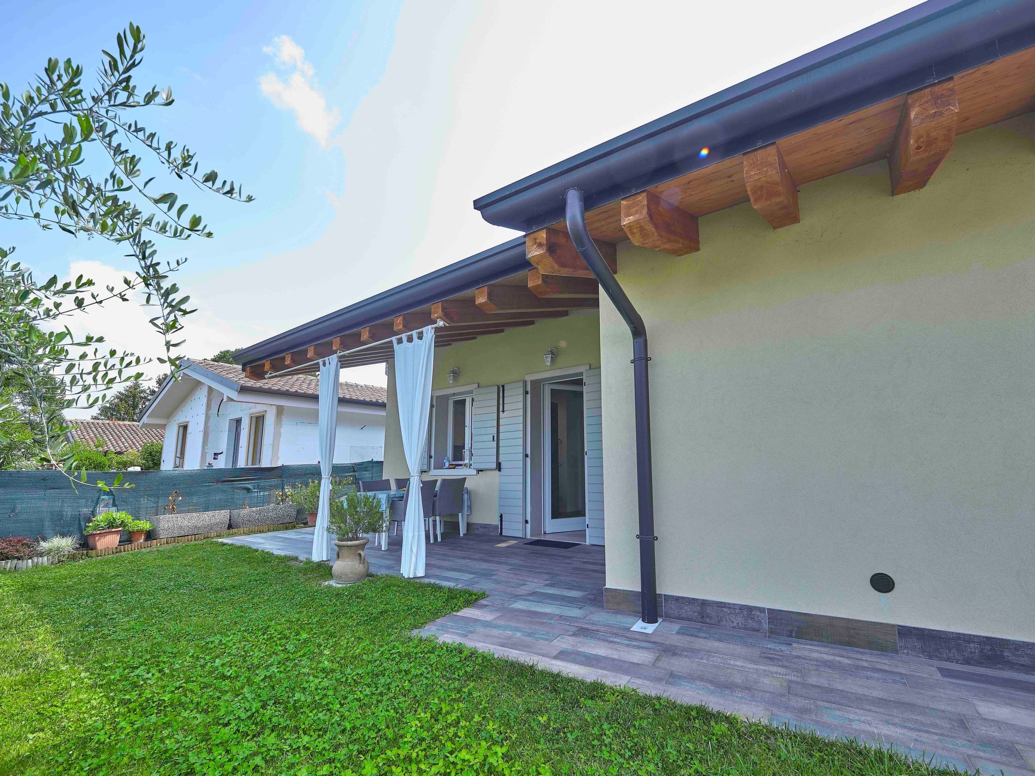 Schönes Ferienhaus Villetta Batik-Binnen