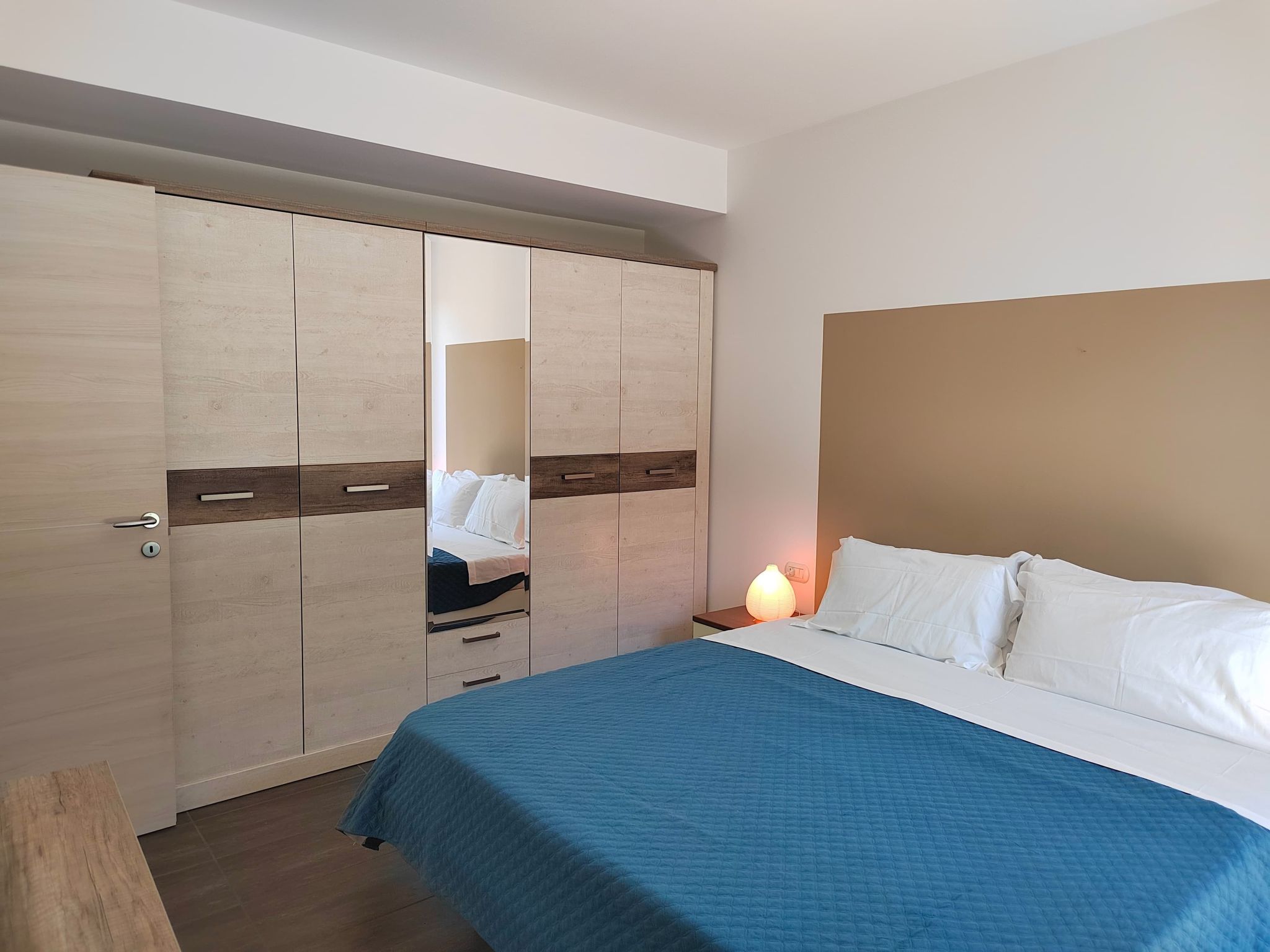 Photo of In einem spektakulären Olivenhain in einer ruhig