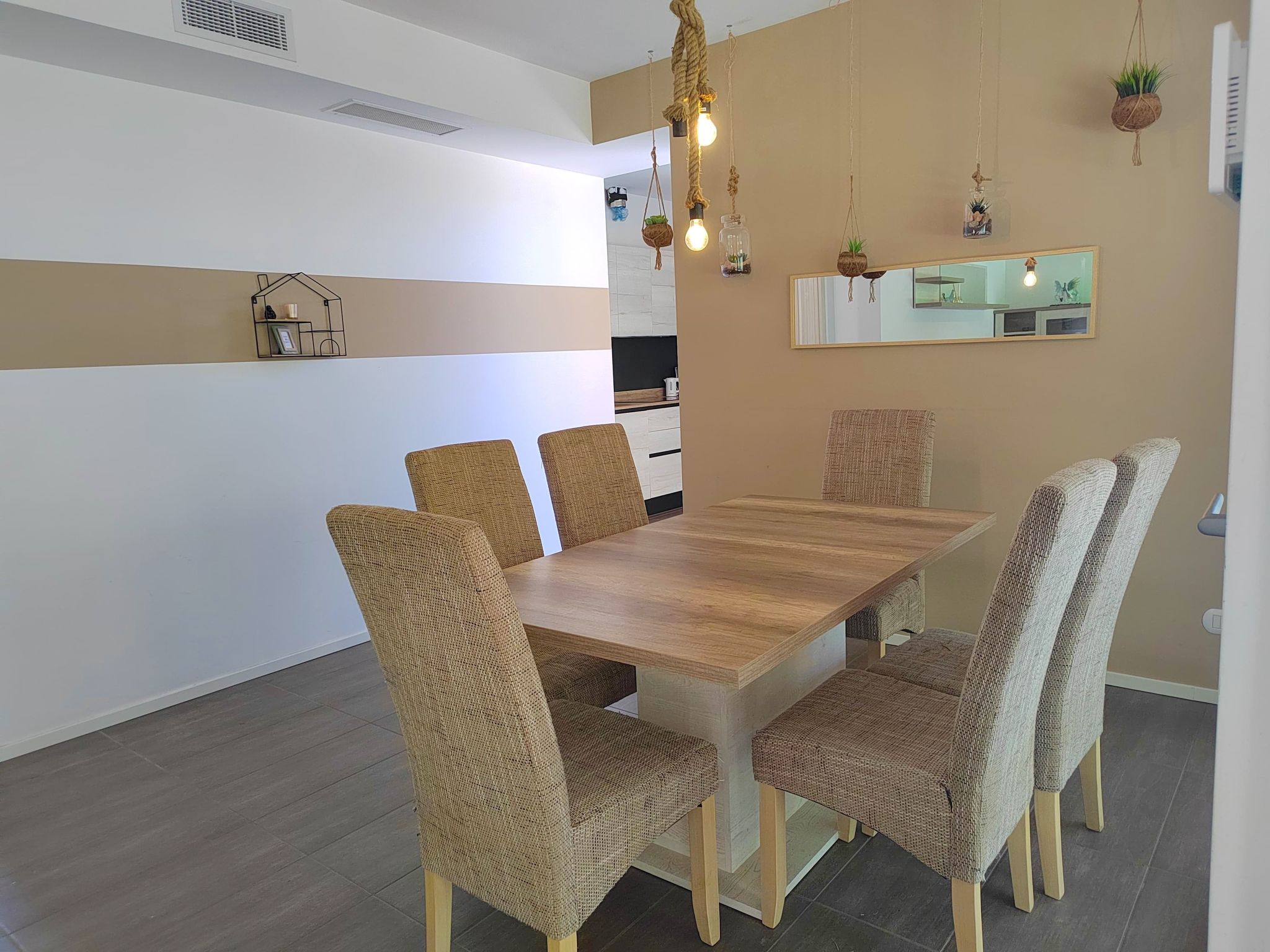 Photo of In einem spektakulären Olivenhain in einer ruhig