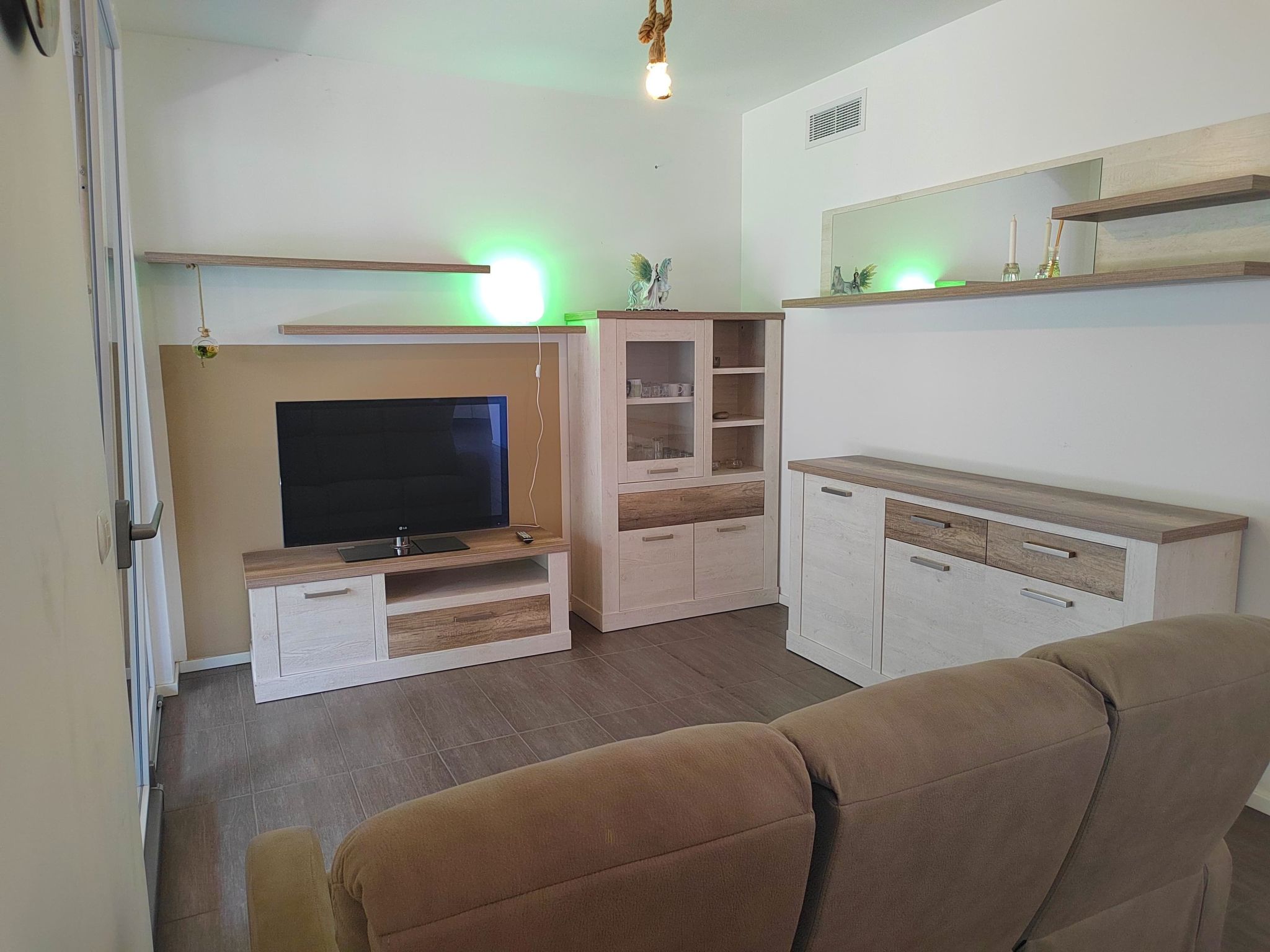 Photo of In einem spektakulären Olivenhain in einer ruhig