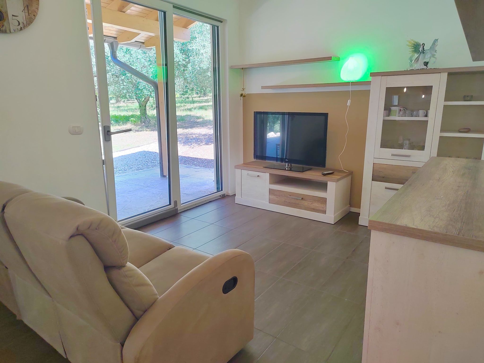 Photo of In einem spektakulären Olivenhain in einer ruhig